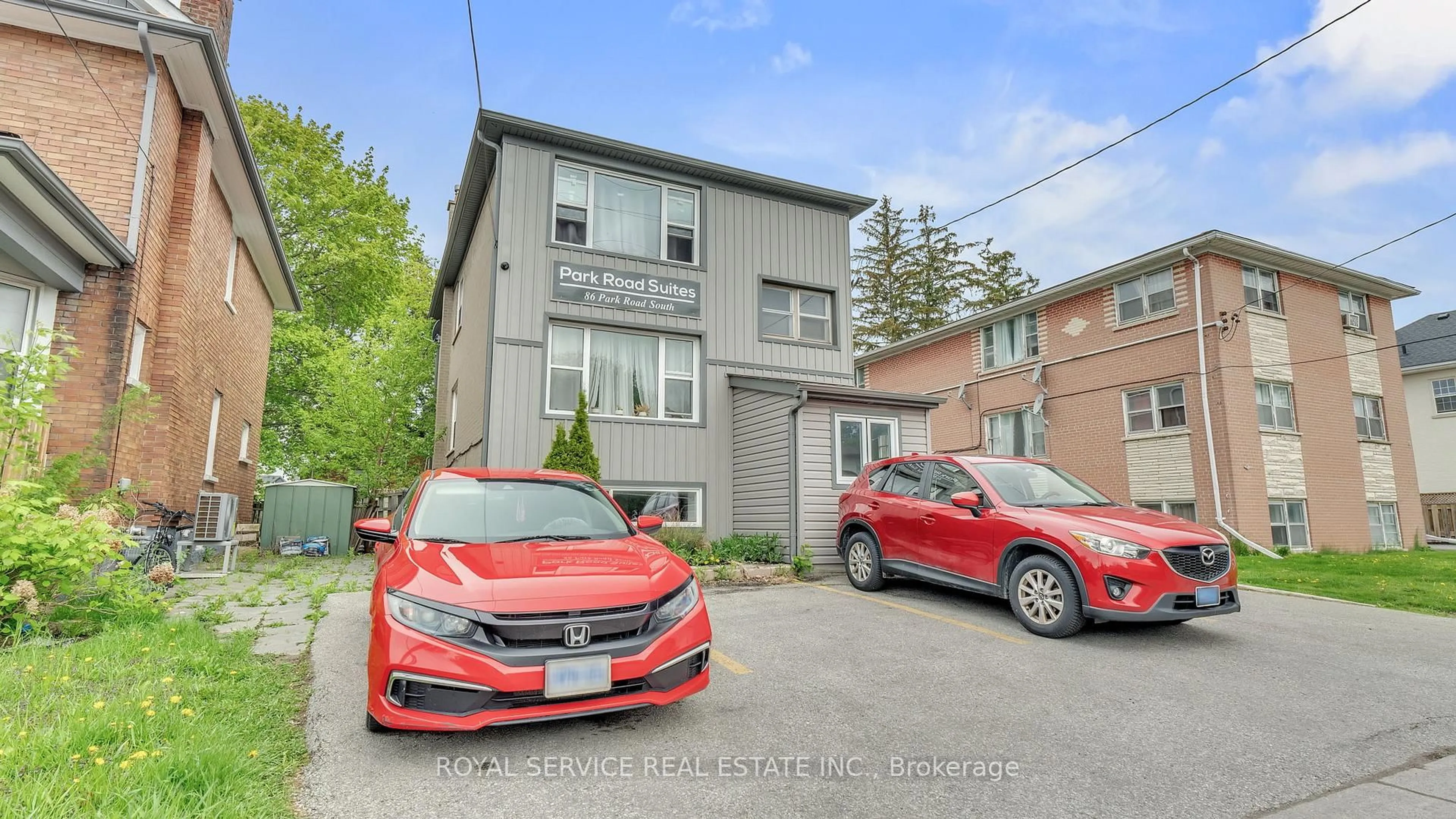 A pic from outside/outdoor area/front of a property/back of a property/a pic from drone, street for 86 Park Rd, Oshawa Ontario L1J 4G9