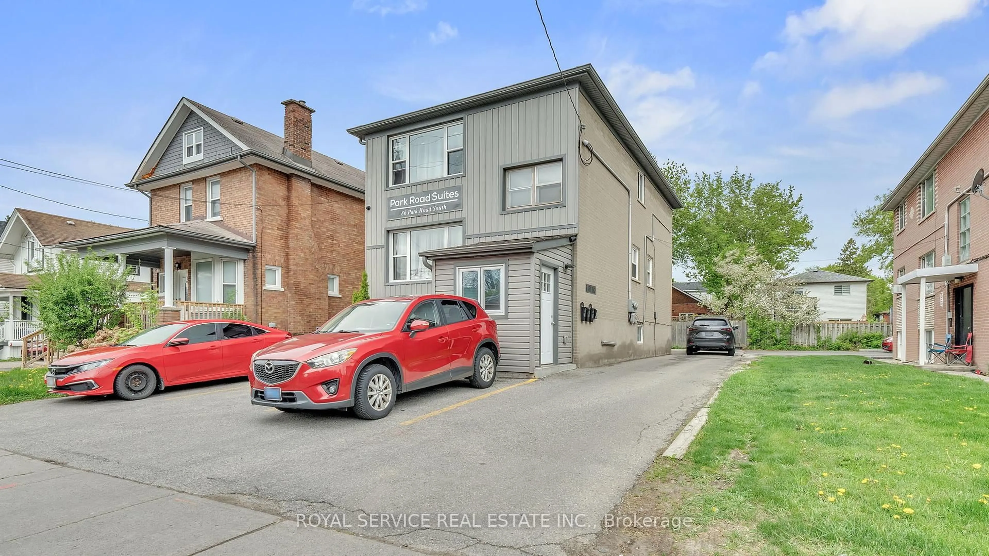 A pic from outside/outdoor area/front of a property/back of a property/a pic from drone, street for 86 Park Rd, Oshawa Ontario L1J 4G9