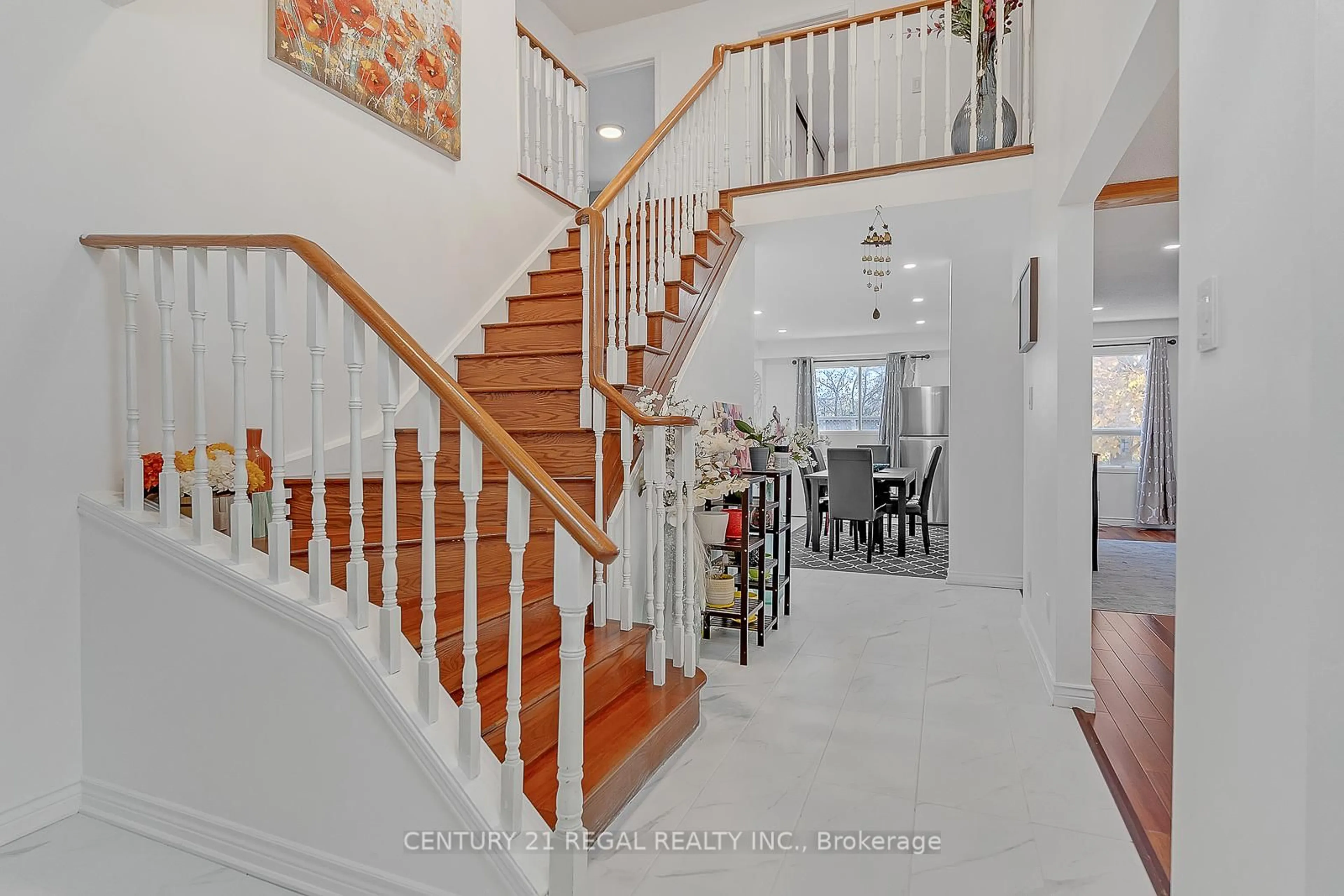 Indoor foyer for 28 Upland Dr, Whitby Ontario L1N 8H8