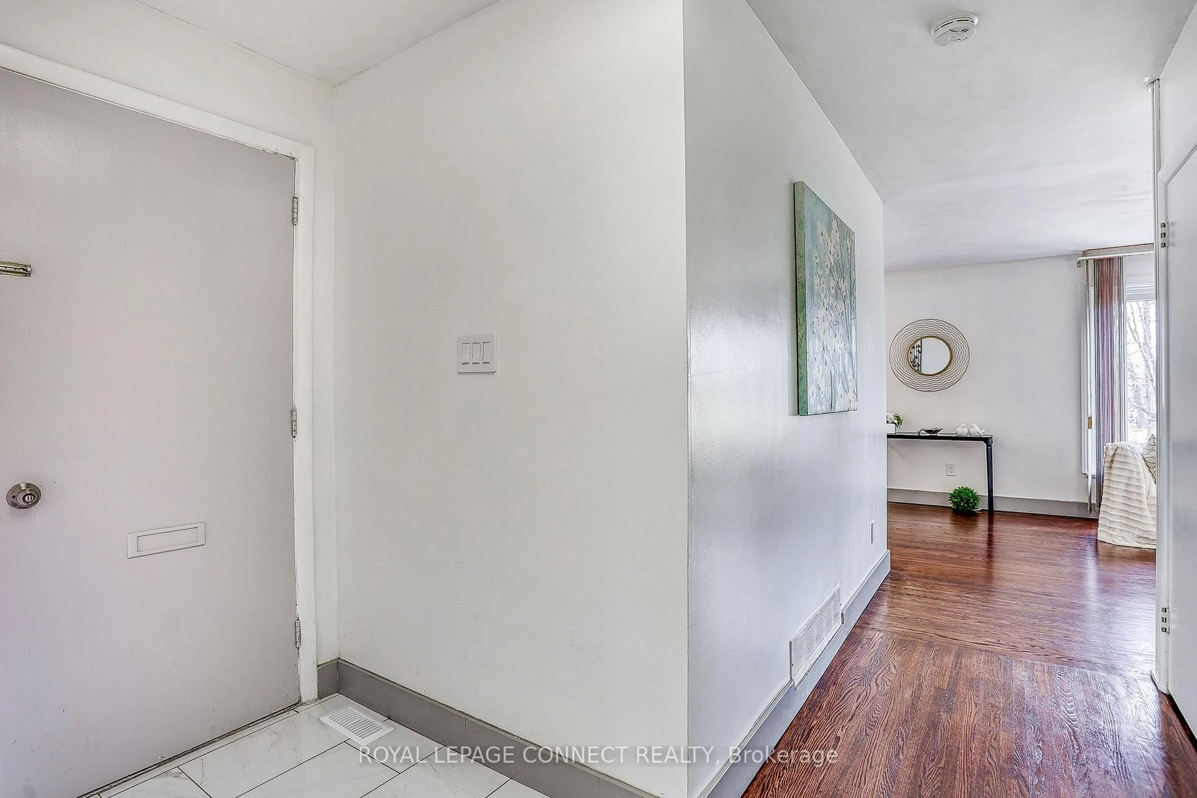 Indoor entryway for 63 Ladysbridge Dr, Toronto Ontario M1G 3H8