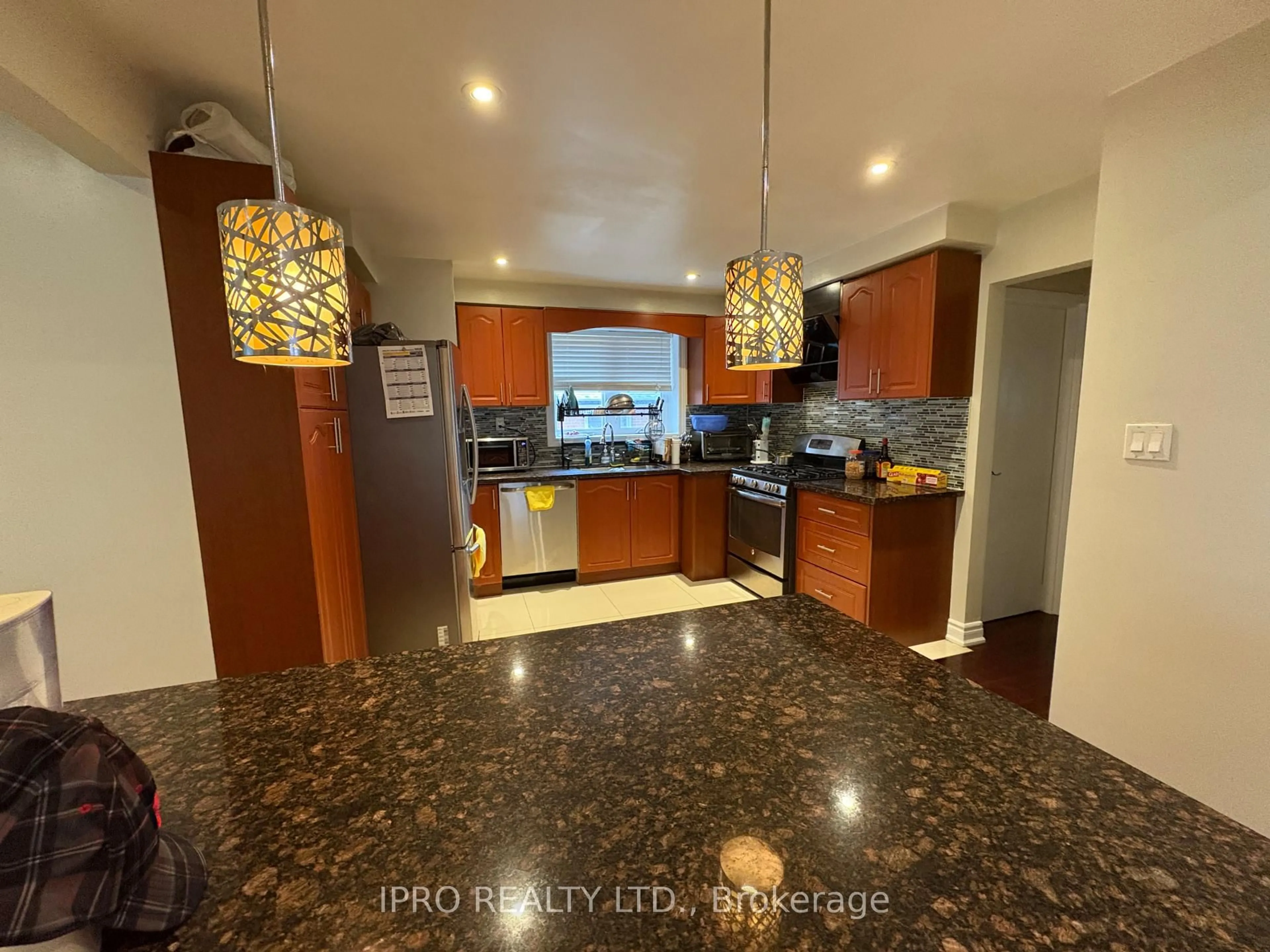 Open concept kitchen, ceramic/tile floor for 24 Gracemount Cres, Toronto Ontario M1G 1K3