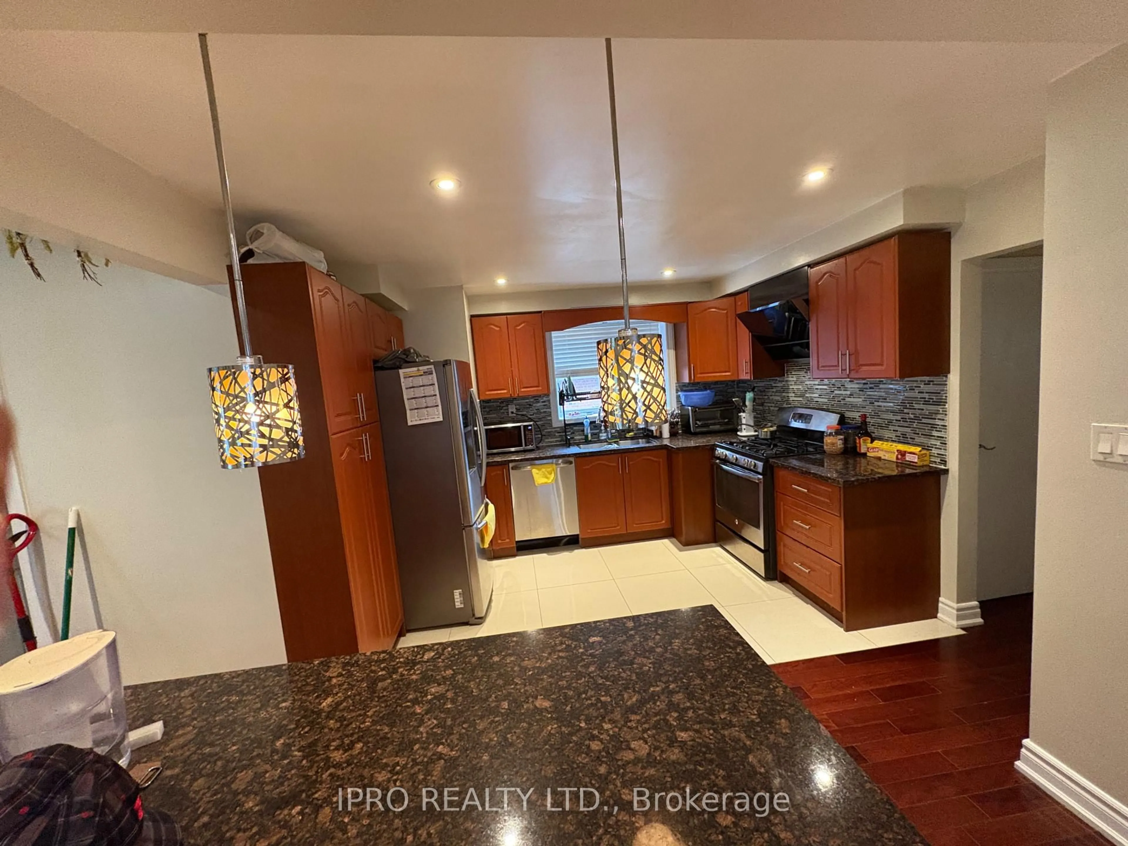 Unknown for 24 Gracemount Cres, Toronto Ontario M1G 1K3