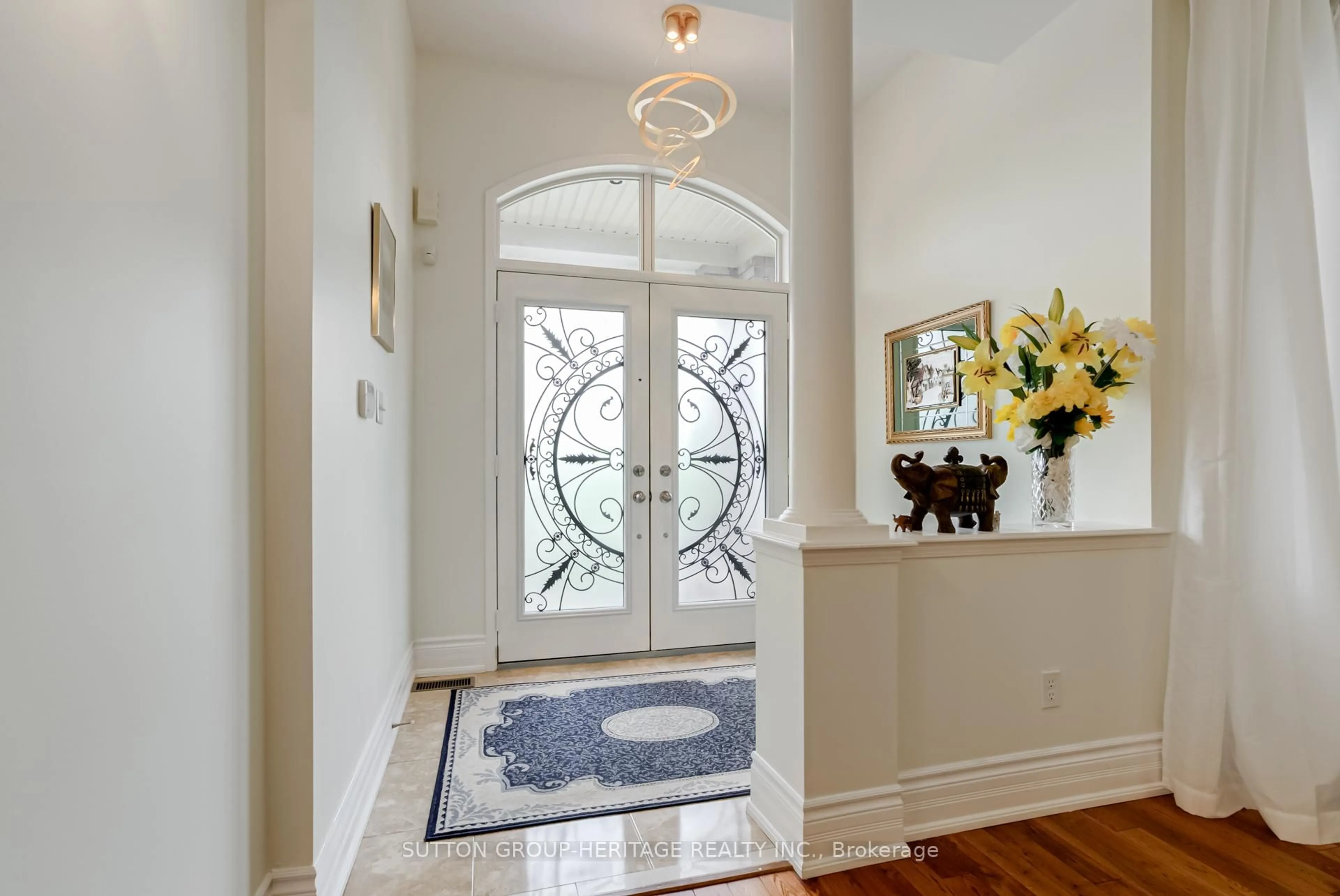 Indoor entryway for 162 Ice Palace Cres, Oshawa Ontario L1L 0H1