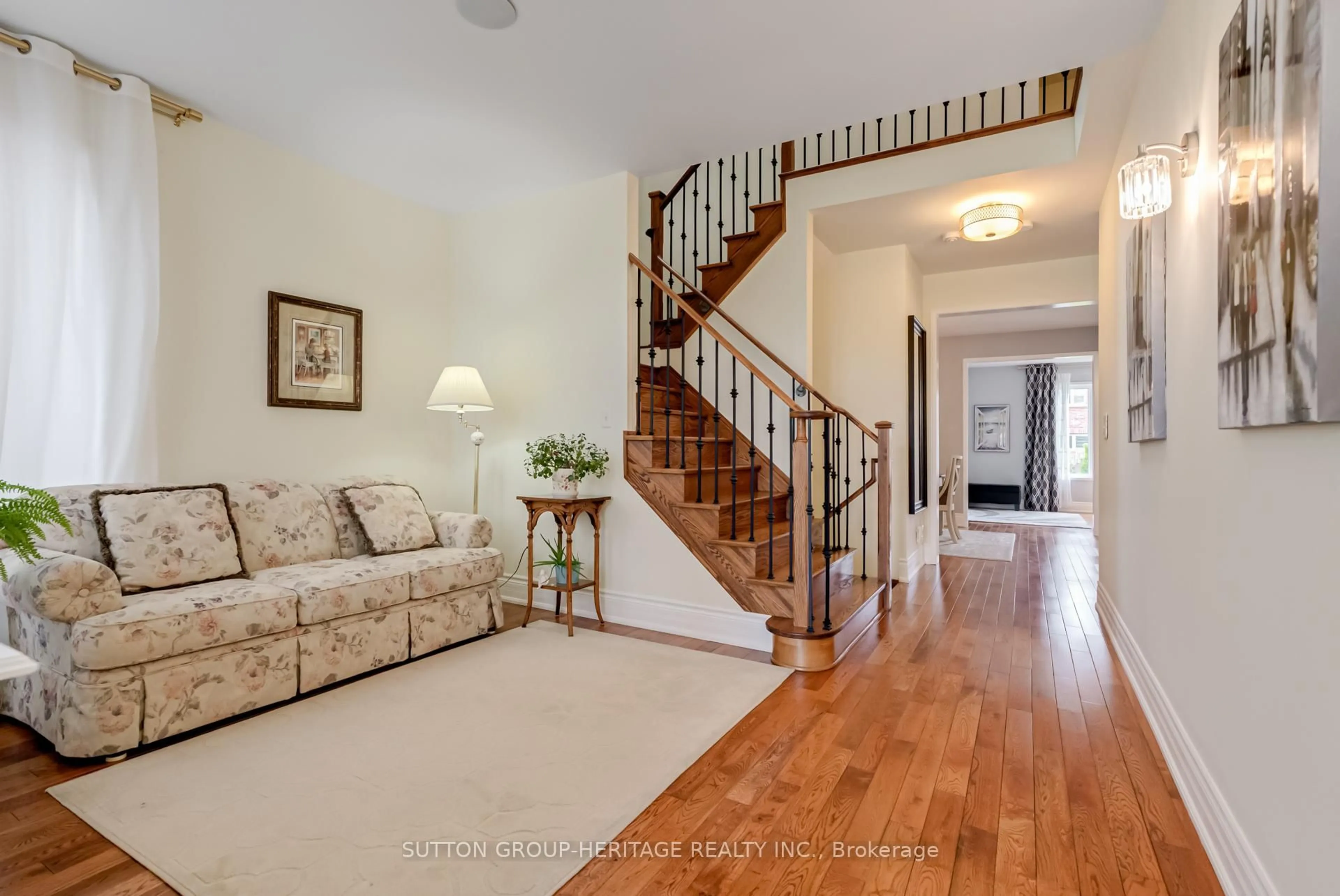 Indoor entryway for 162 Ice Palace Cres, Oshawa Ontario L1L 0H1