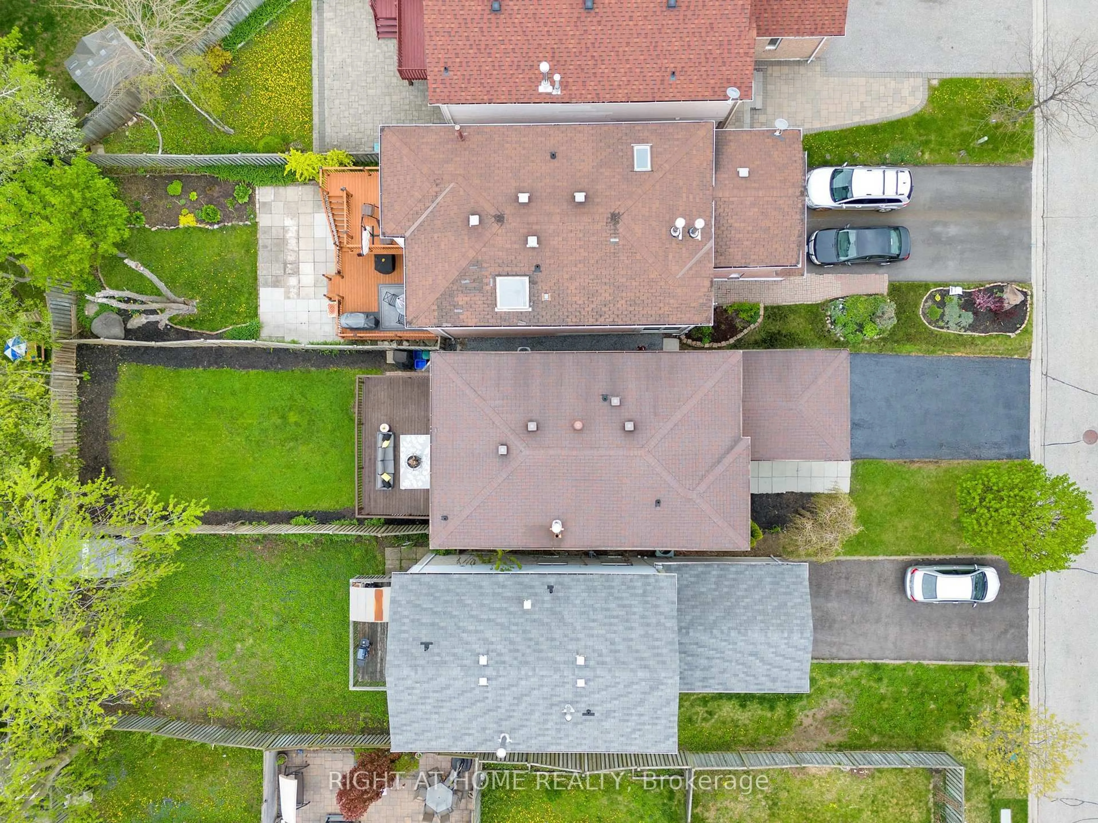 A pic from outside/outdoor area/front of a property/back of a property/a pic from drone, street for 69 Reed Dr, Ajax Ontario L1S 6T7
