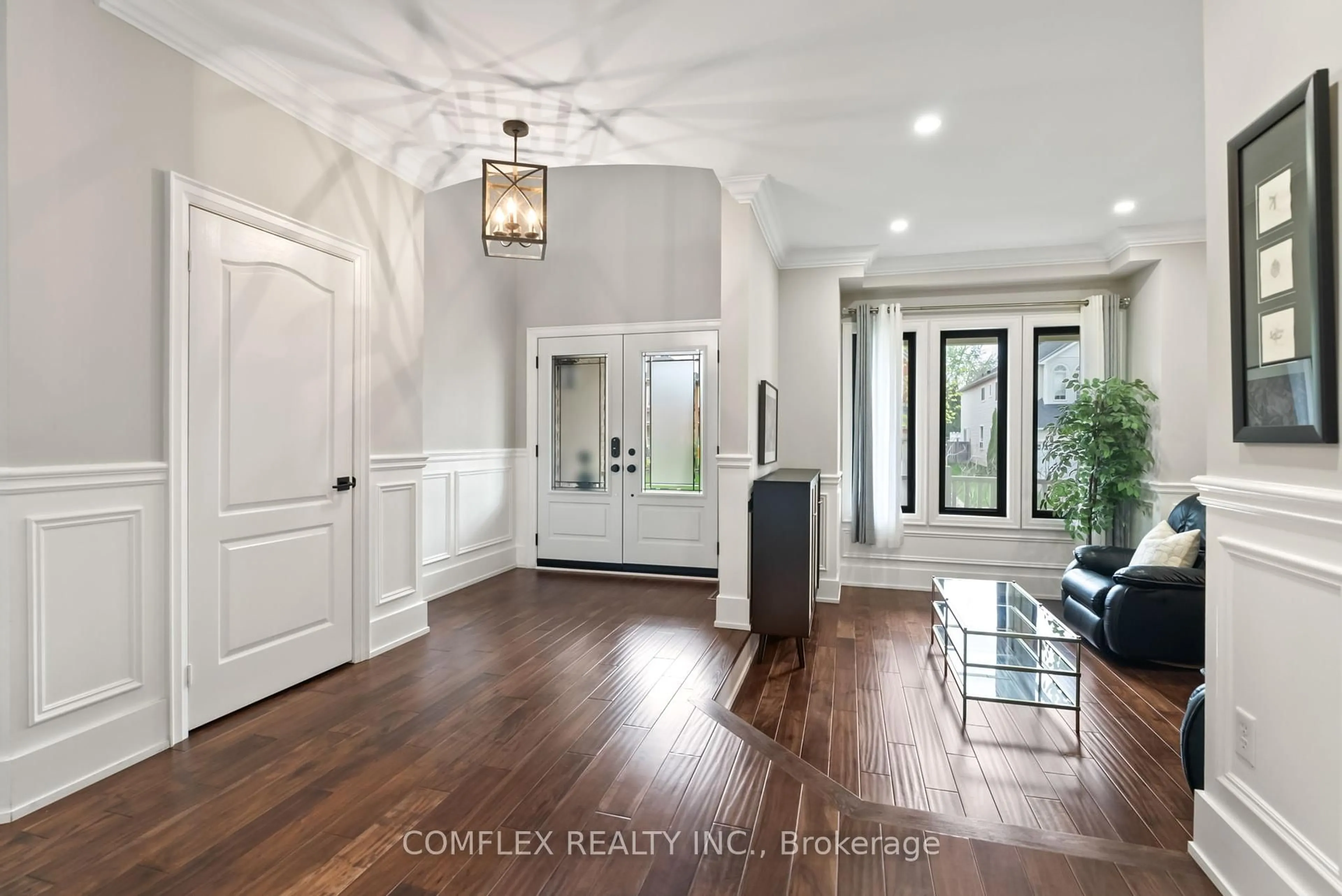 Indoor entryway for 57 Hanson Cres, Whitby Ontario L1M 2L1