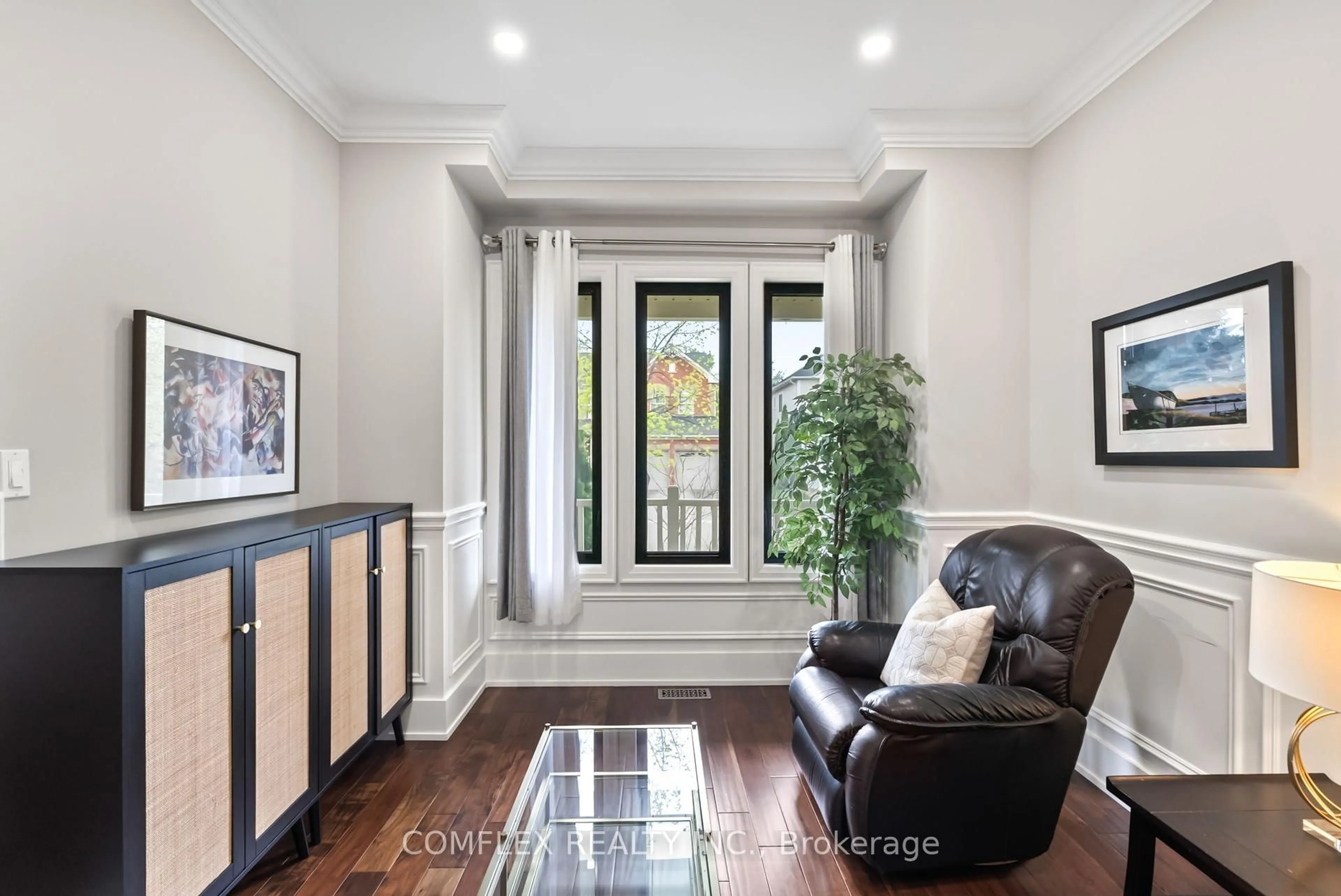 Indoor entryway for 57 Hanson Cres, Whitby Ontario L1M 2L1