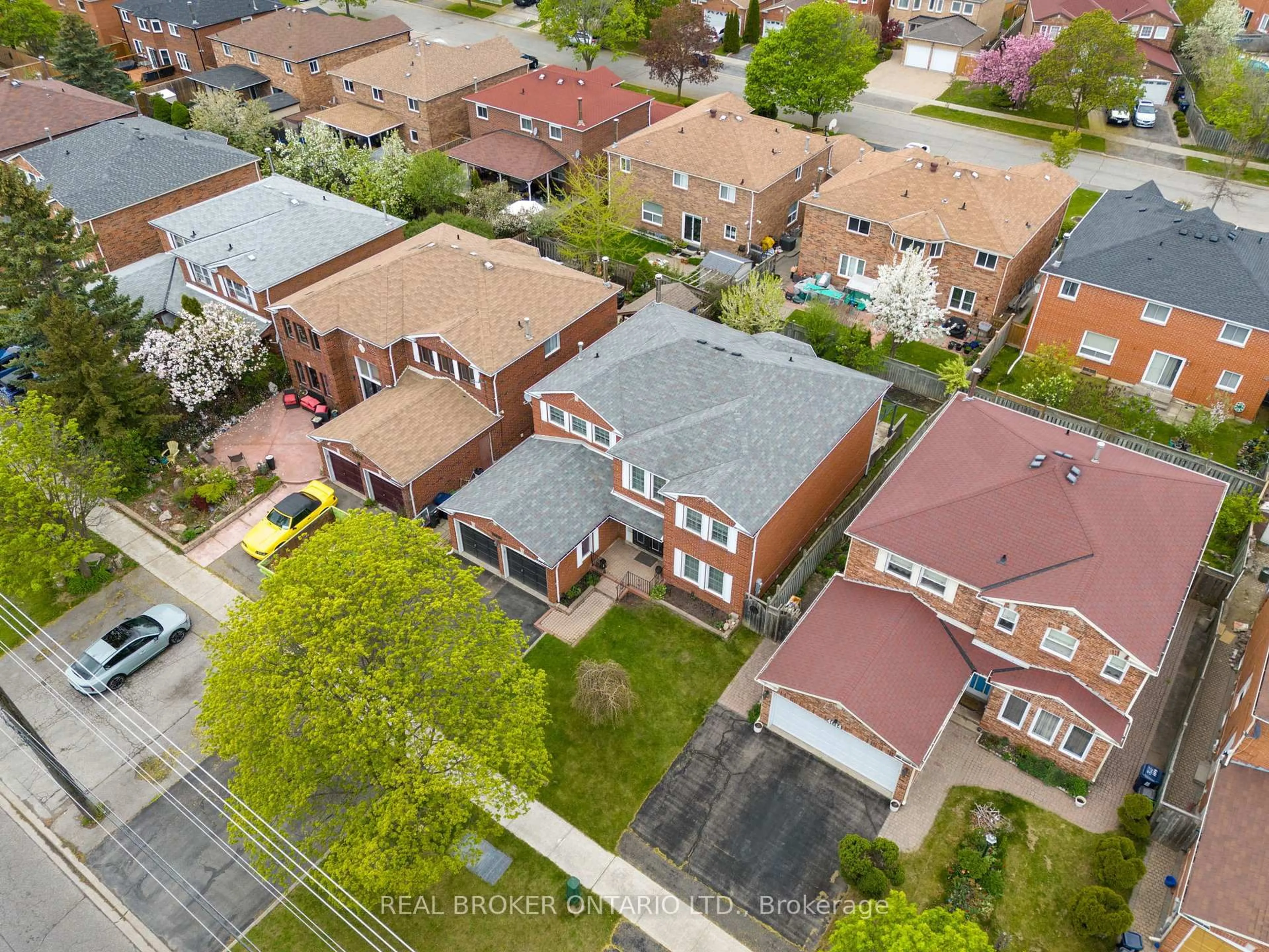 A pic from outside/outdoor area/front of a property/back of a property/a pic from drone, street for 4042 Ellesmere Rd, Toronto Ontario M1C 1H7