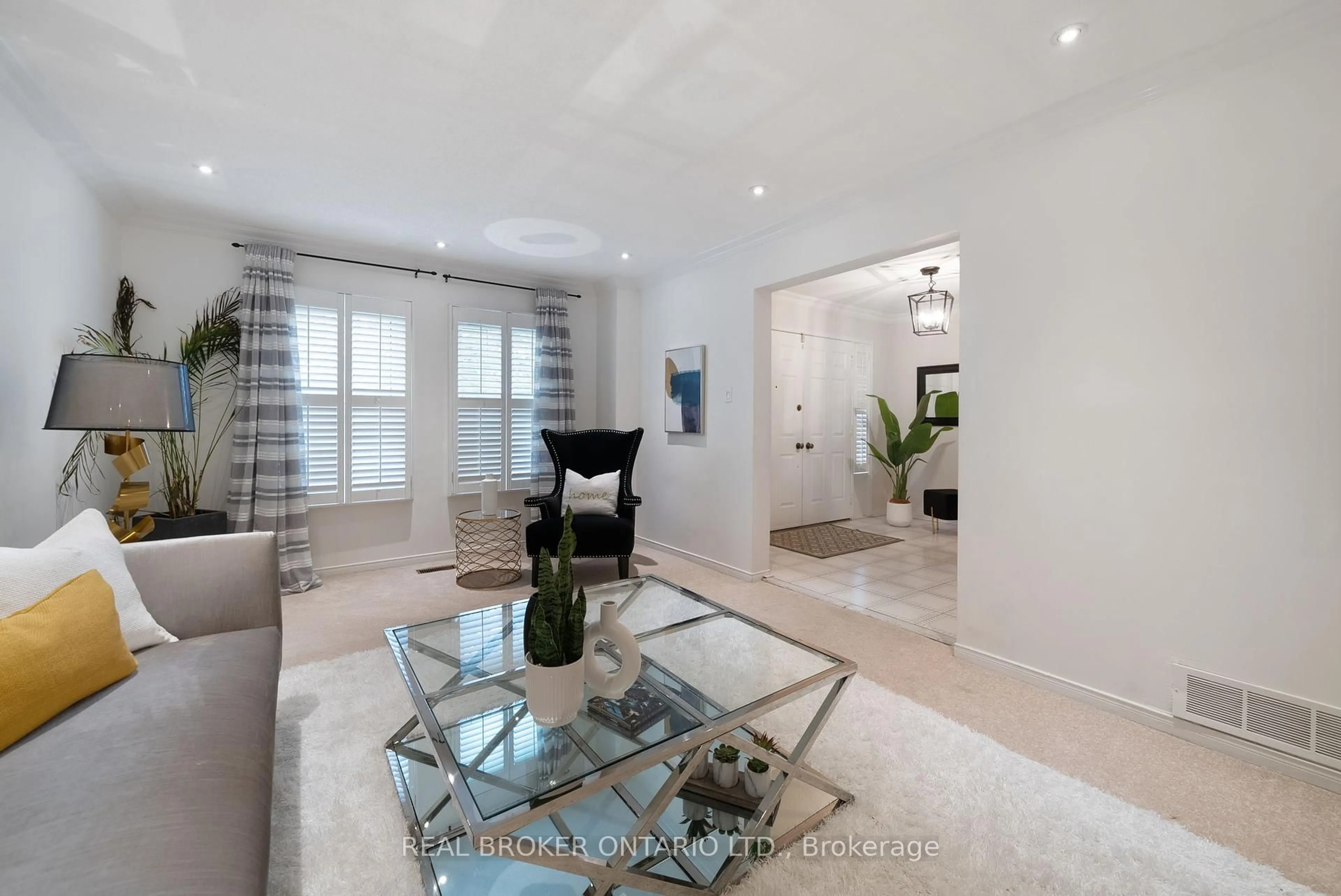 Living room with furniture, unknown for 4042 Ellesmere Rd, Toronto Ontario M1C 1H7