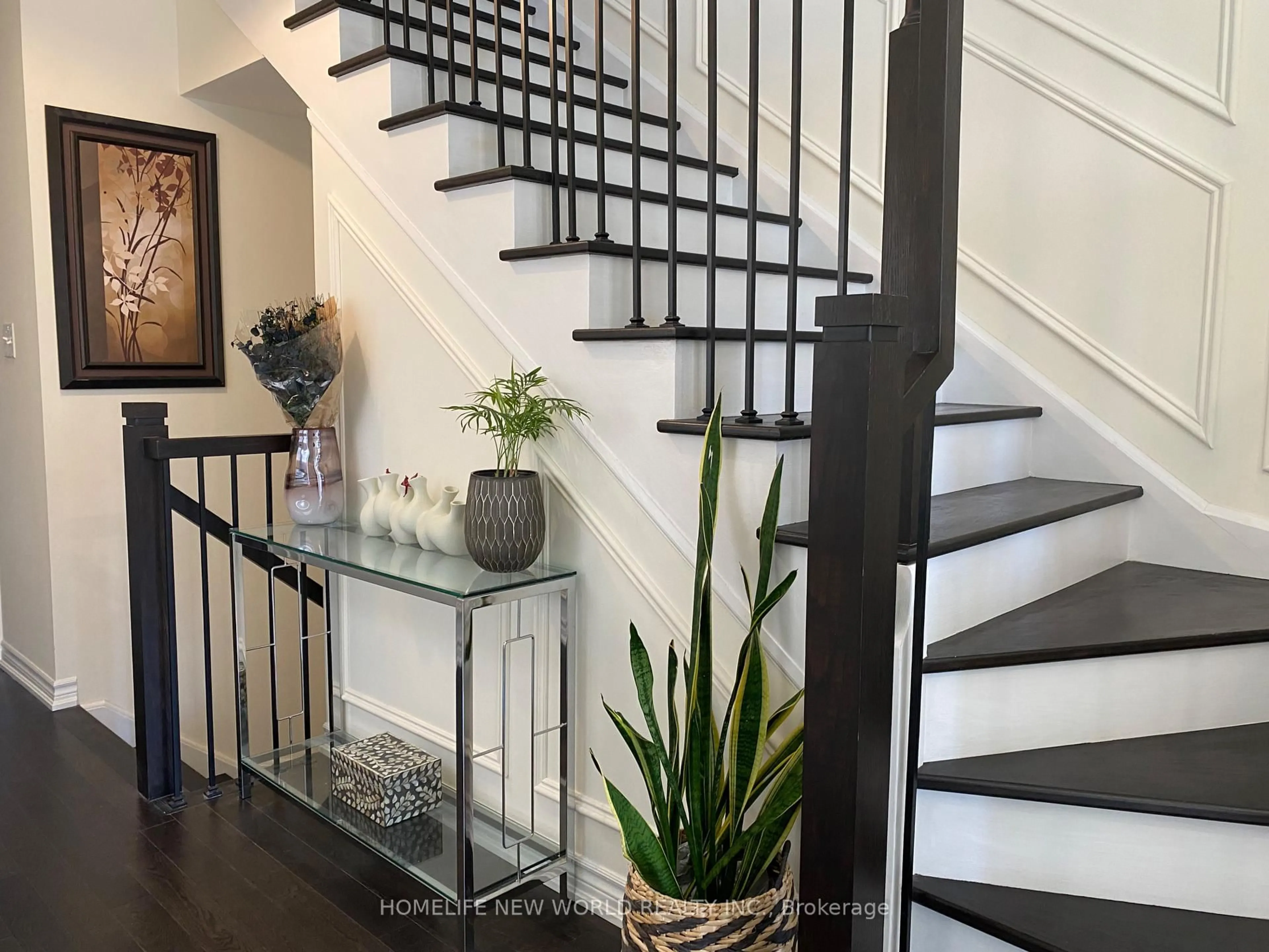 Indoor entryway for 2406 Angora St, Pickering Ontario L1X 0M6