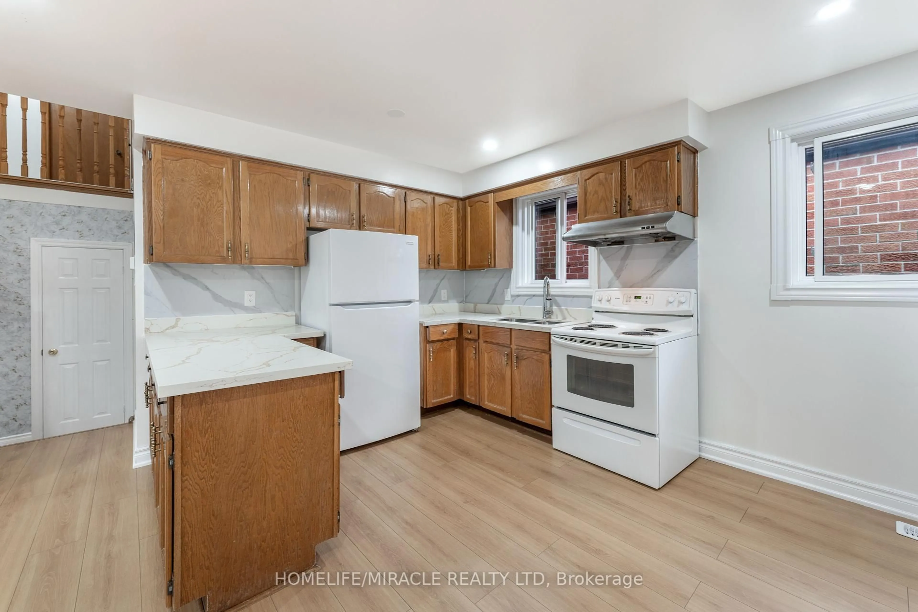 Standard kitchen, unknown for 4 Greendowns Dr, Toronto Ontario M1M 2G7