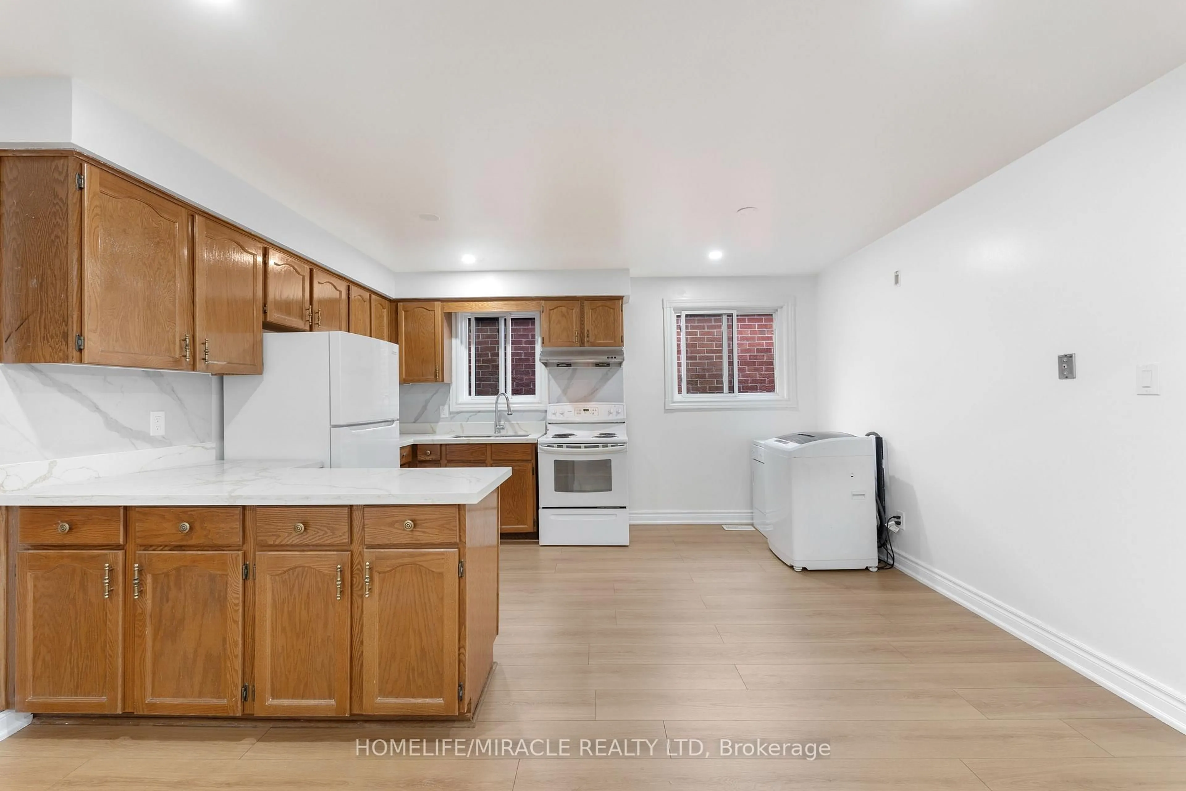 Standard kitchen, unknown for 4 Greendowns Dr, Toronto Ontario M1M 2G7