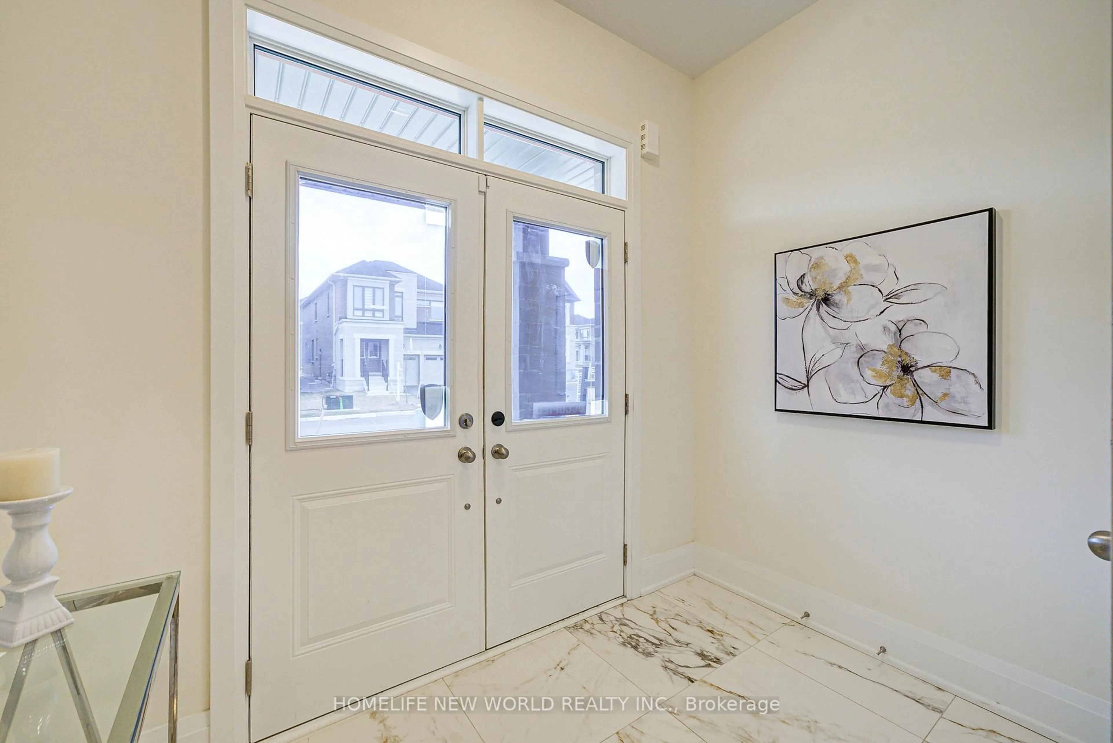 Indoor entryway for 1219 Plymouth Dr, Oshawa Ontario L1L 0T4