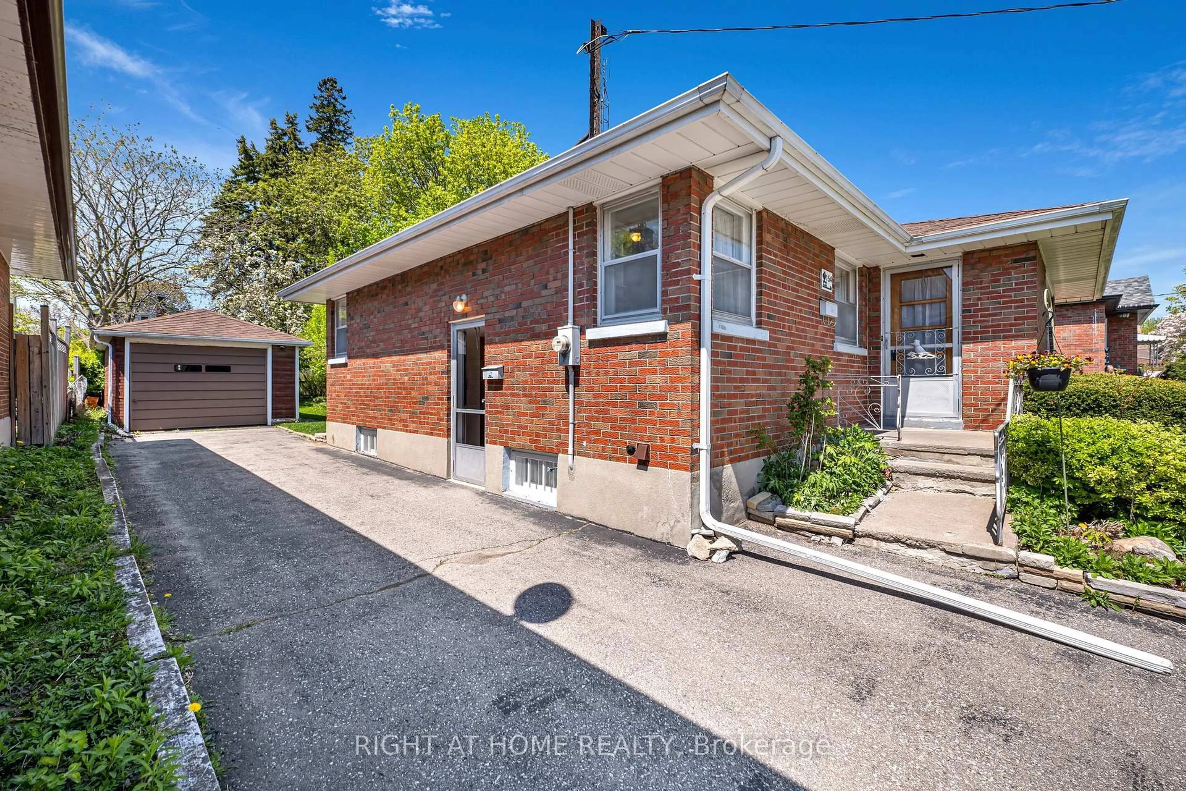 Unknown for 154 Chadburn St, Oshawa Ontario L1H 5V4