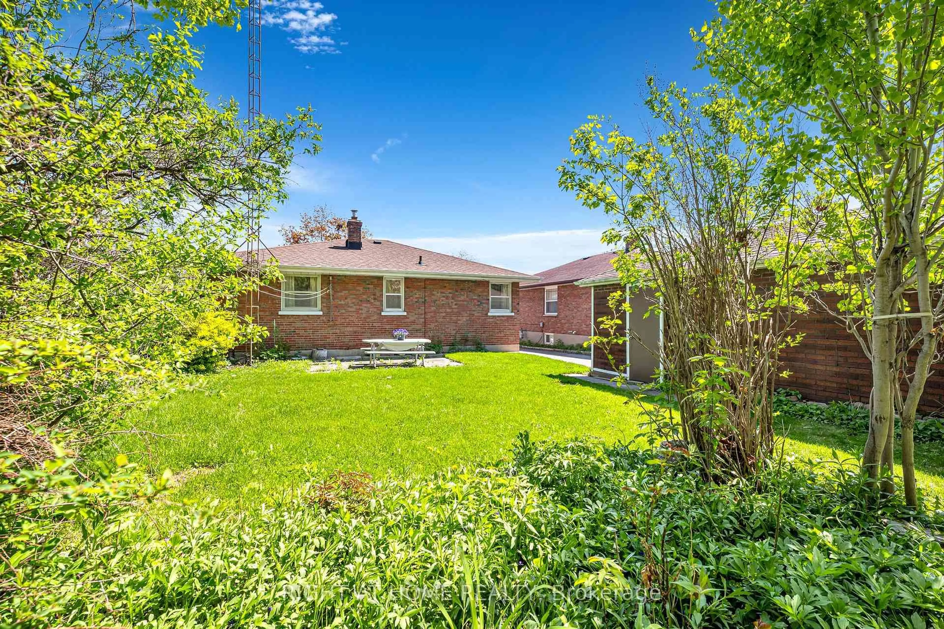 Home with brick exterior material, street for 154 Chadburn St, Oshawa Ontario L1H 5V4