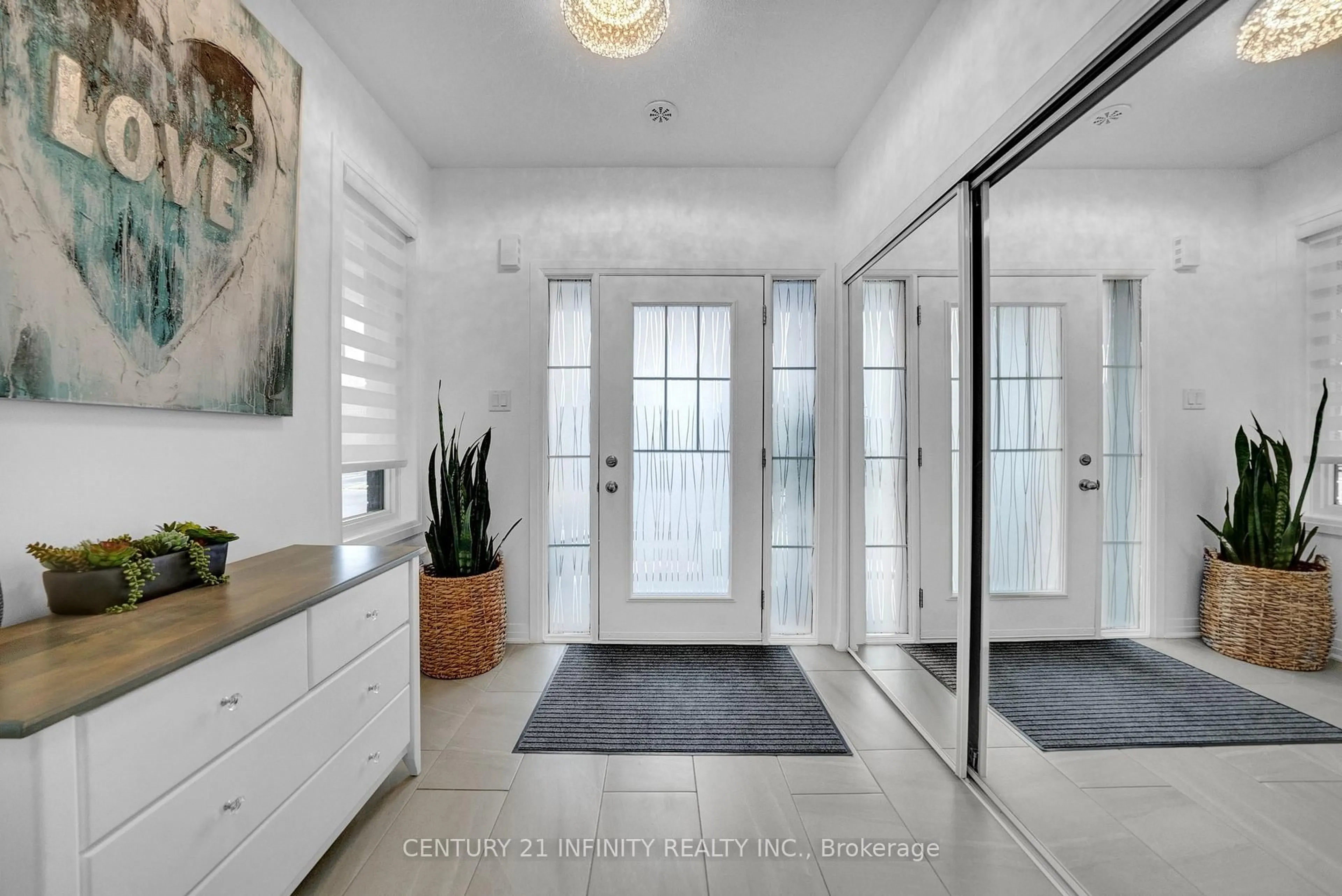 Indoor entryway for 30 King William Way, Clarington Ontario L1C 7E8