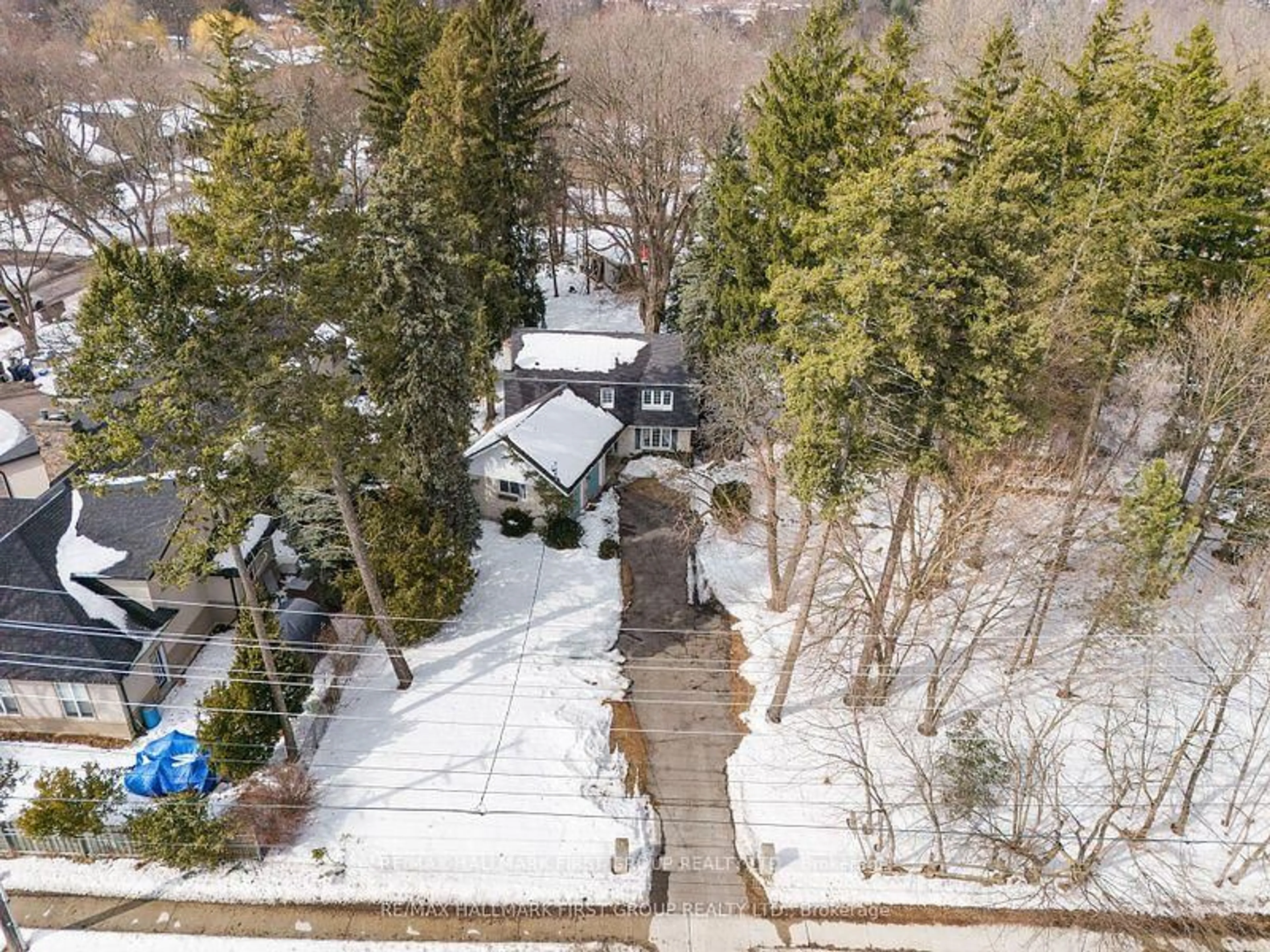 A pic from outside/outdoor area/front of a property/back of a property/a pic from drone, unknown for 6158 Kingston Rd, Toronto Ontario M1C 1K8