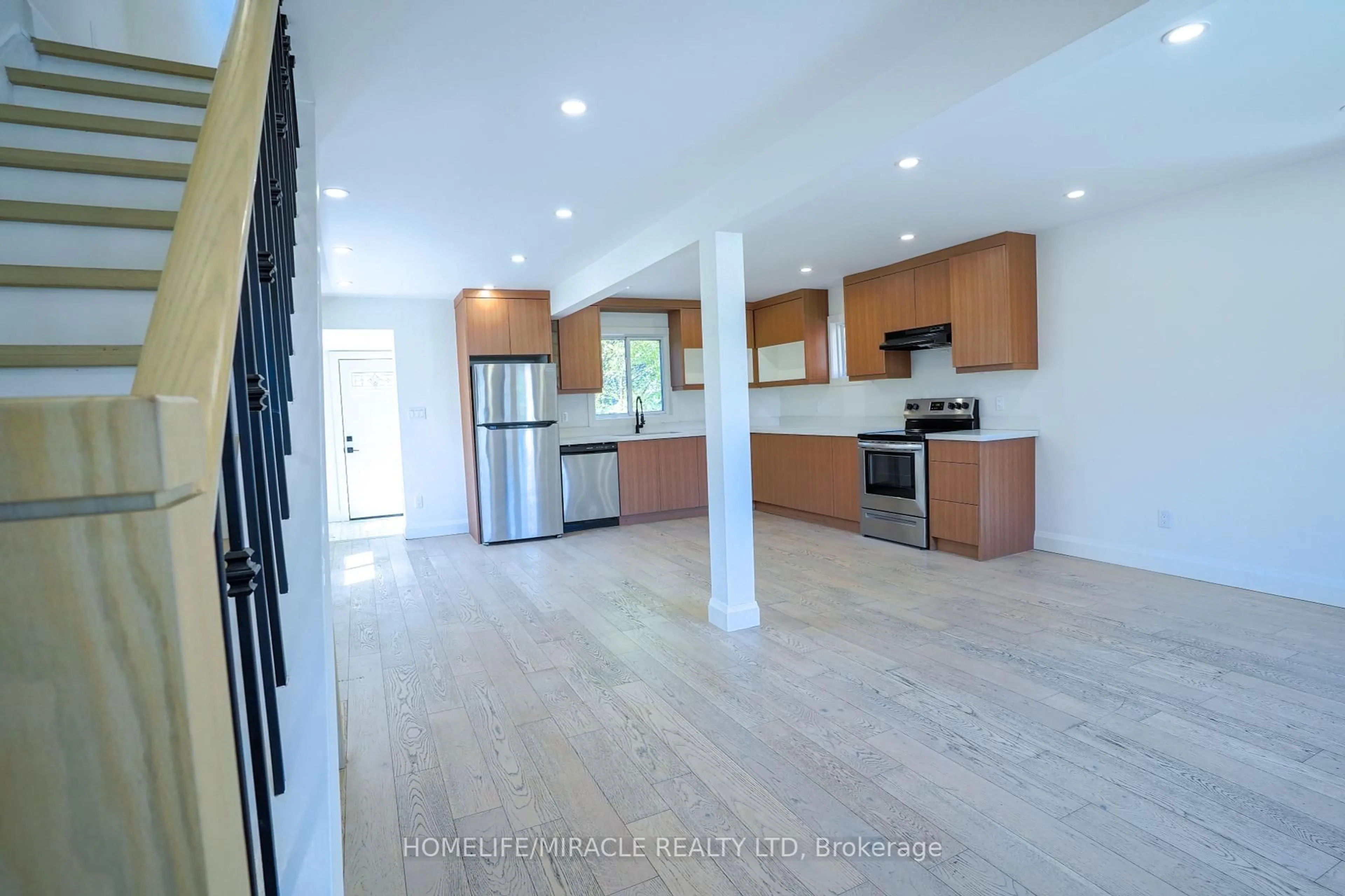Open concept kitchen, unknown for 232 Burk St, Oshawa Ontario L1J 4C3