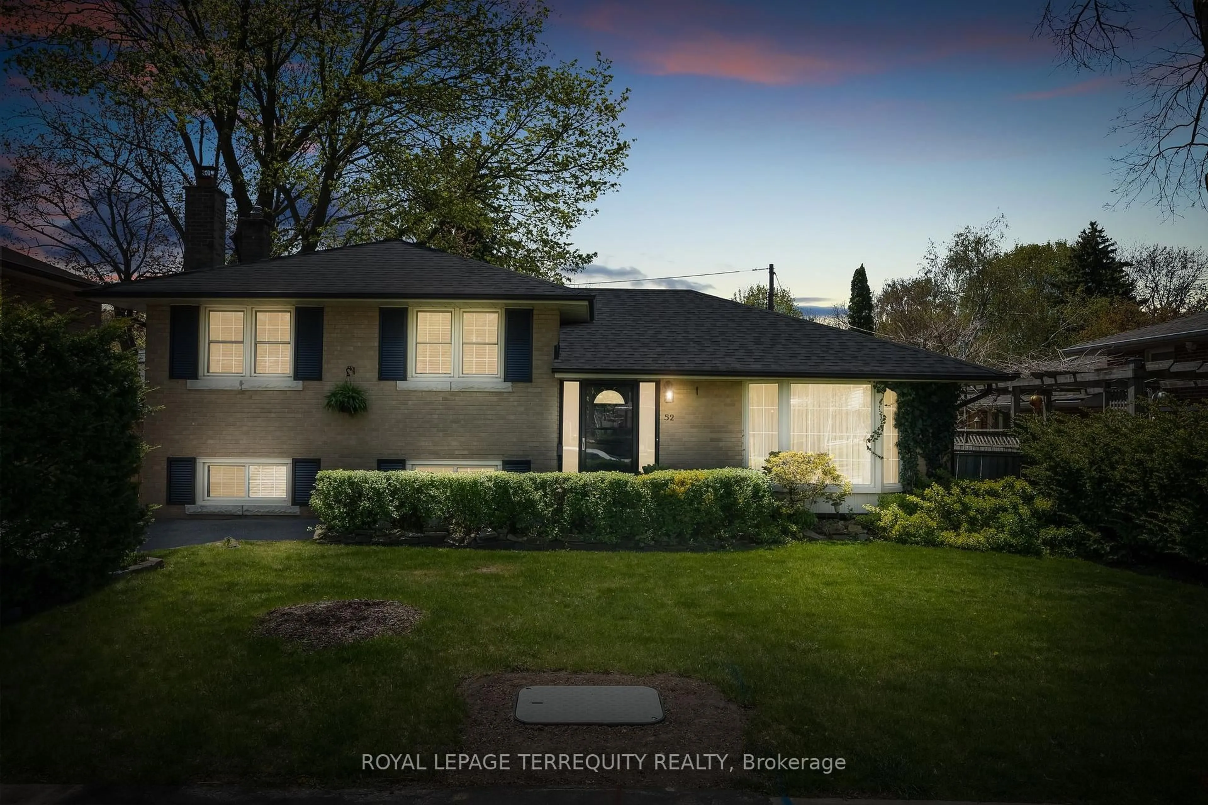 Unknown for 52 Cathedral Bluffs Dr, Toronto Ontario M1M 2T9