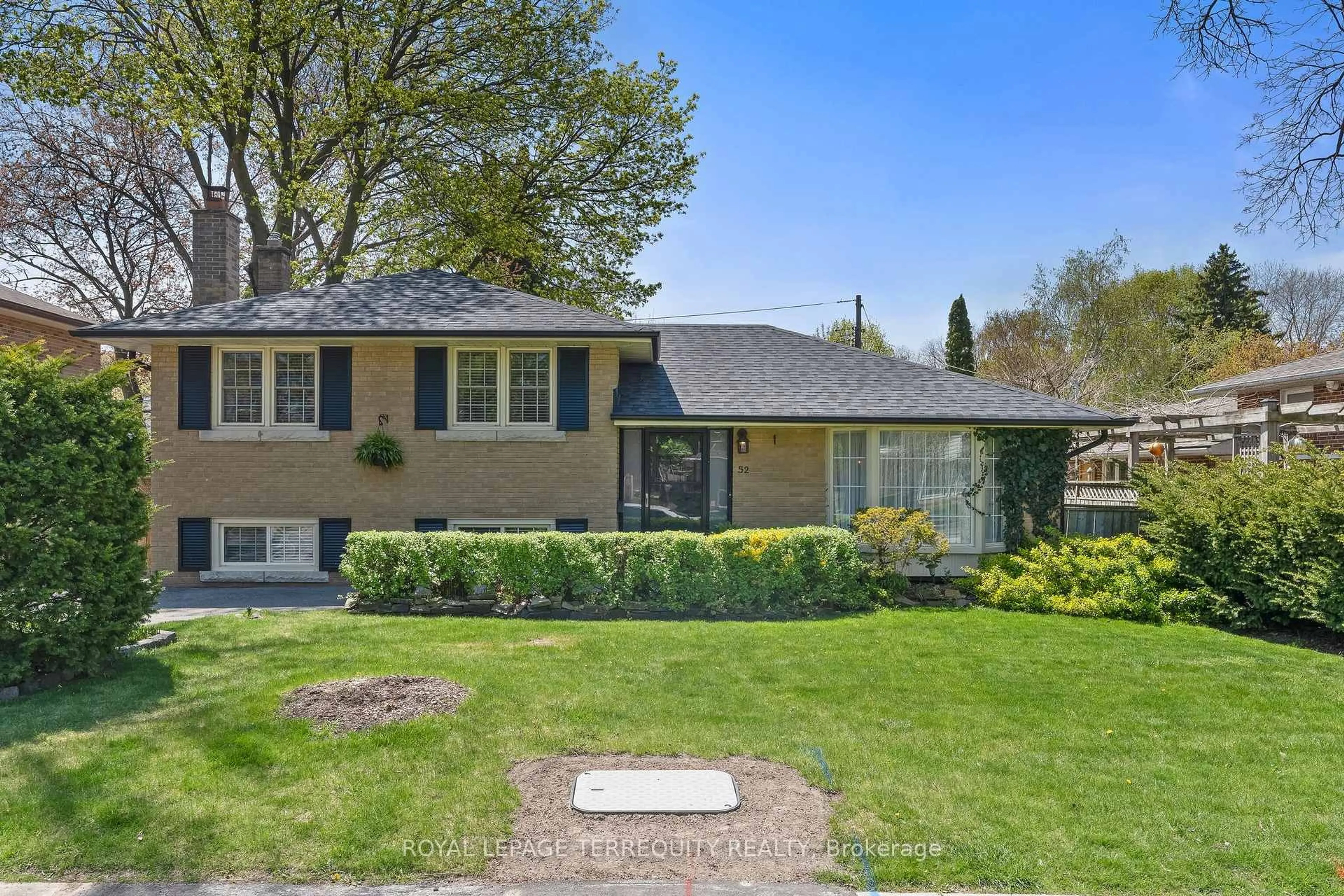 Unknown for 52 Cathedral Bluffs Dr, Toronto Ontario M1M 2T9