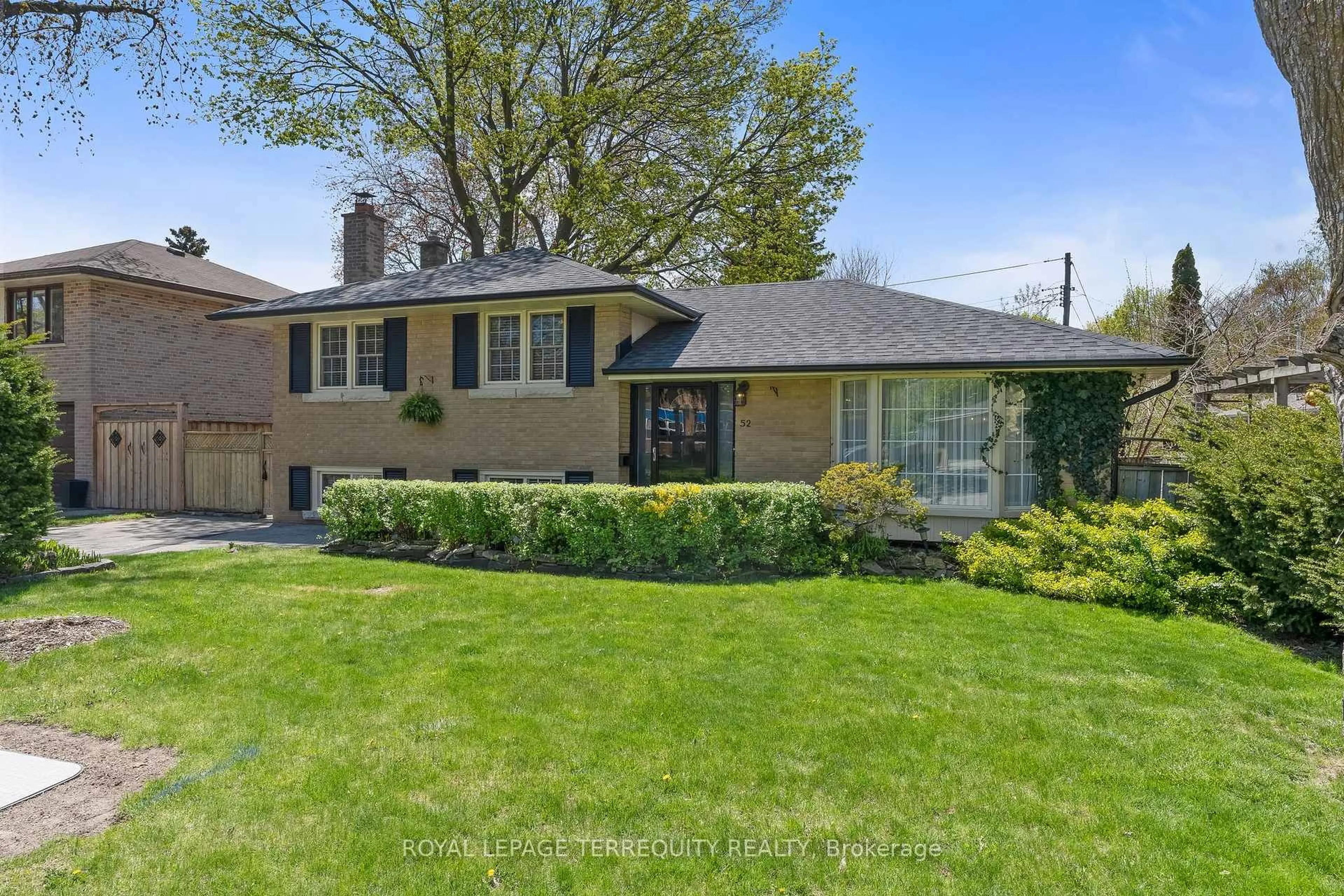 Unknown for 52 Cathedral Bluffs Dr, Toronto Ontario M1M 2T9