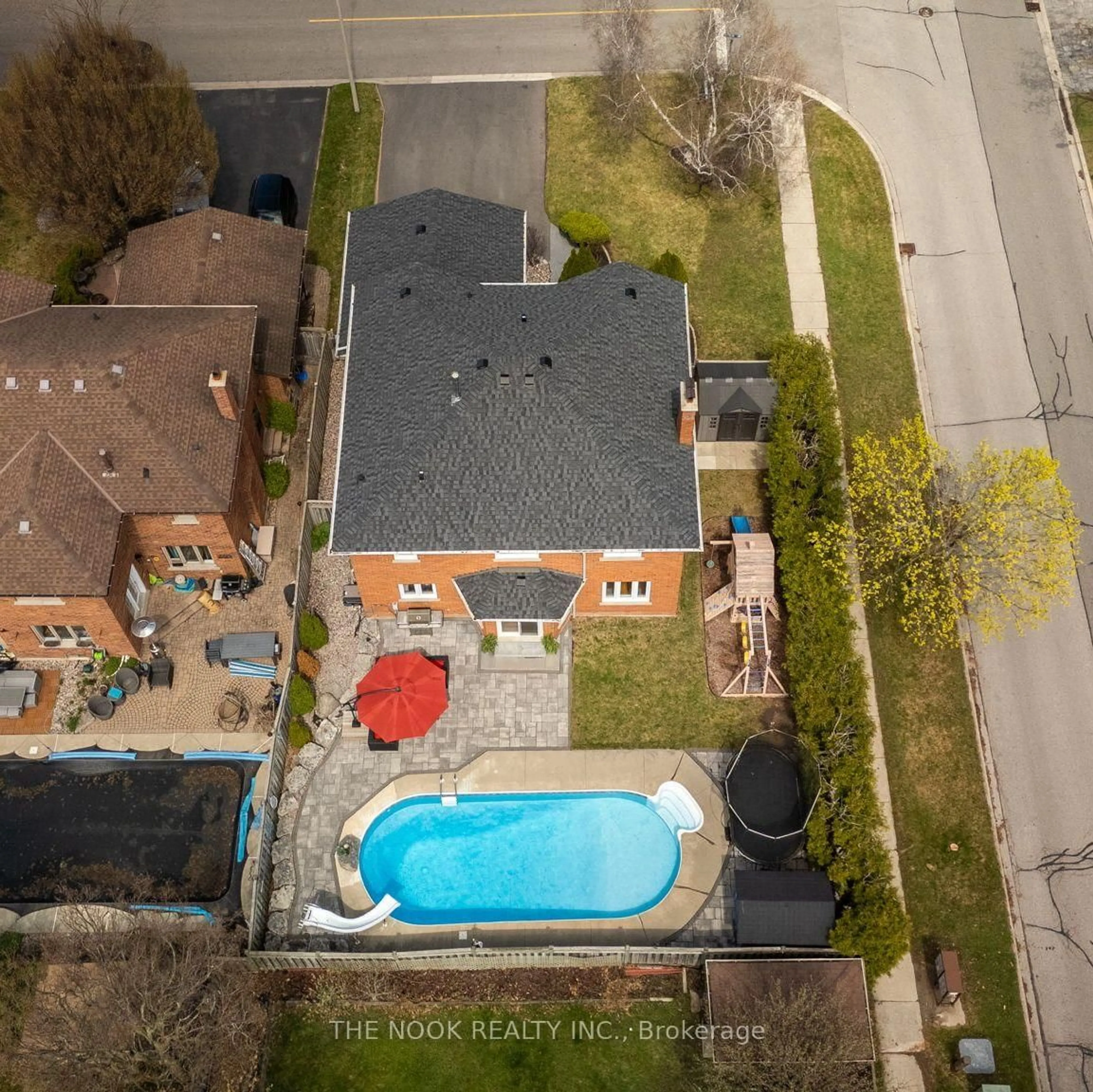 A pic from outside/outdoor area/front of a property/back of a property/a pic from drone, street for 96 Intrepid Dr, Whitby Ontario L1N 8S1