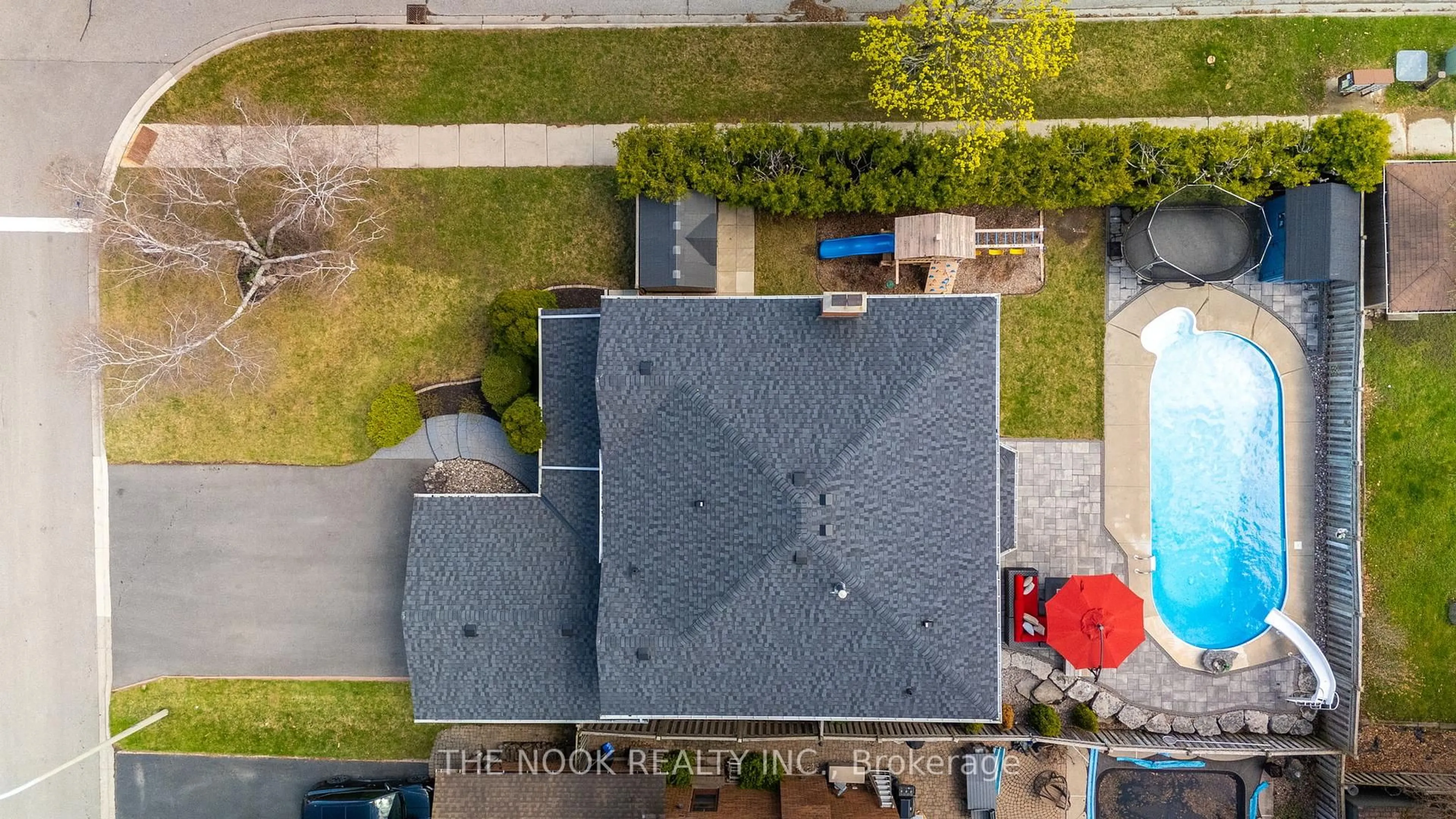 A pic from outside/outdoor area/front of a property/back of a property/a pic from drone, street for 96 Intrepid Dr, Whitby Ontario L1N 8S1