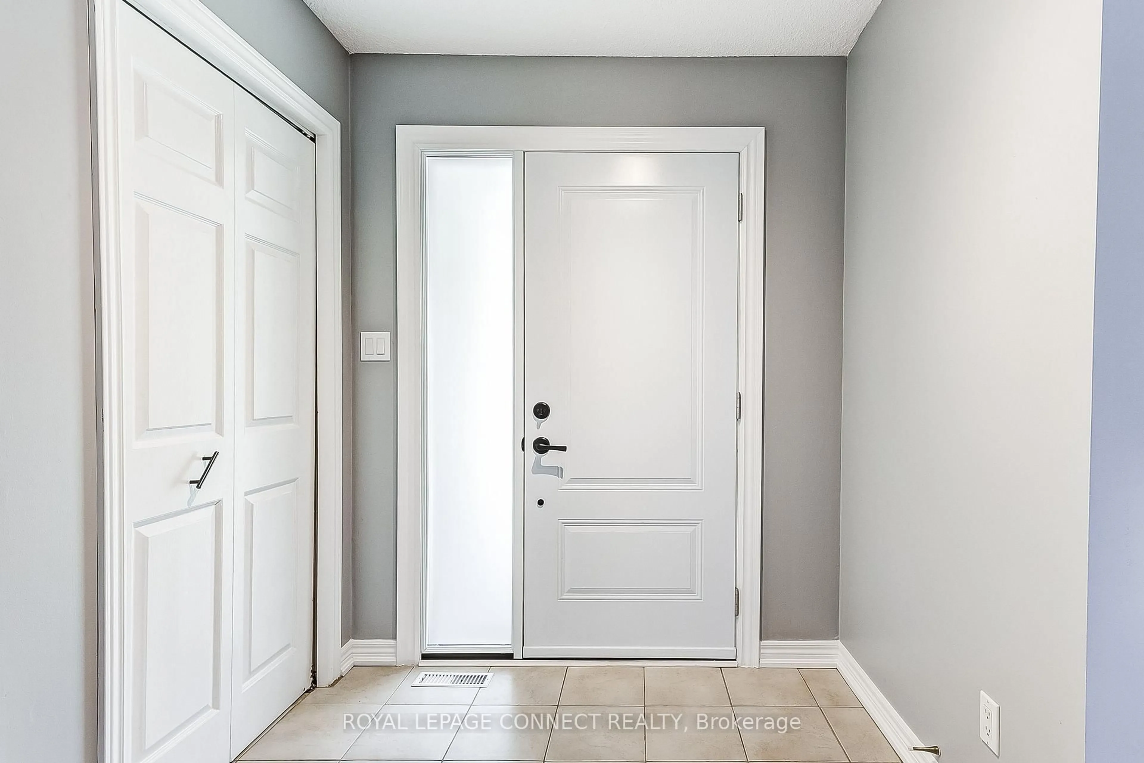 Indoor entryway for 336 Prince Of Wales Dr, Whitby Ontario L1N 6M9
