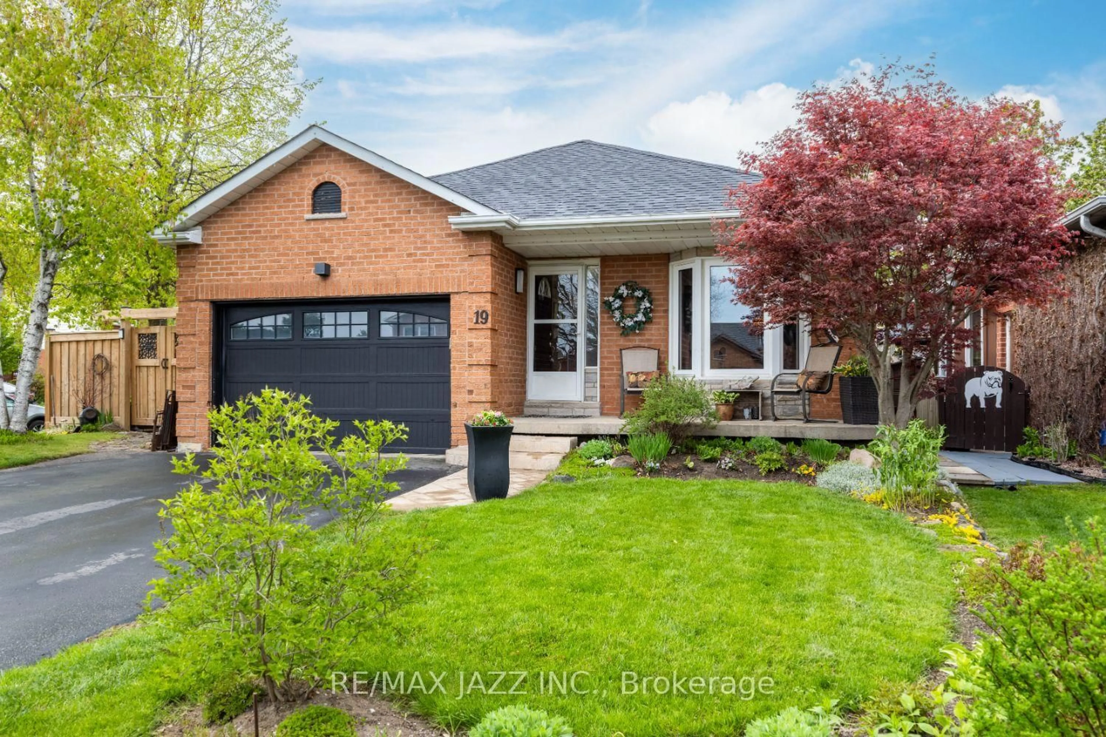 Home with brick exterior material, street for 19 Stephen Ave, Clarington Ontario L1E 1Z2