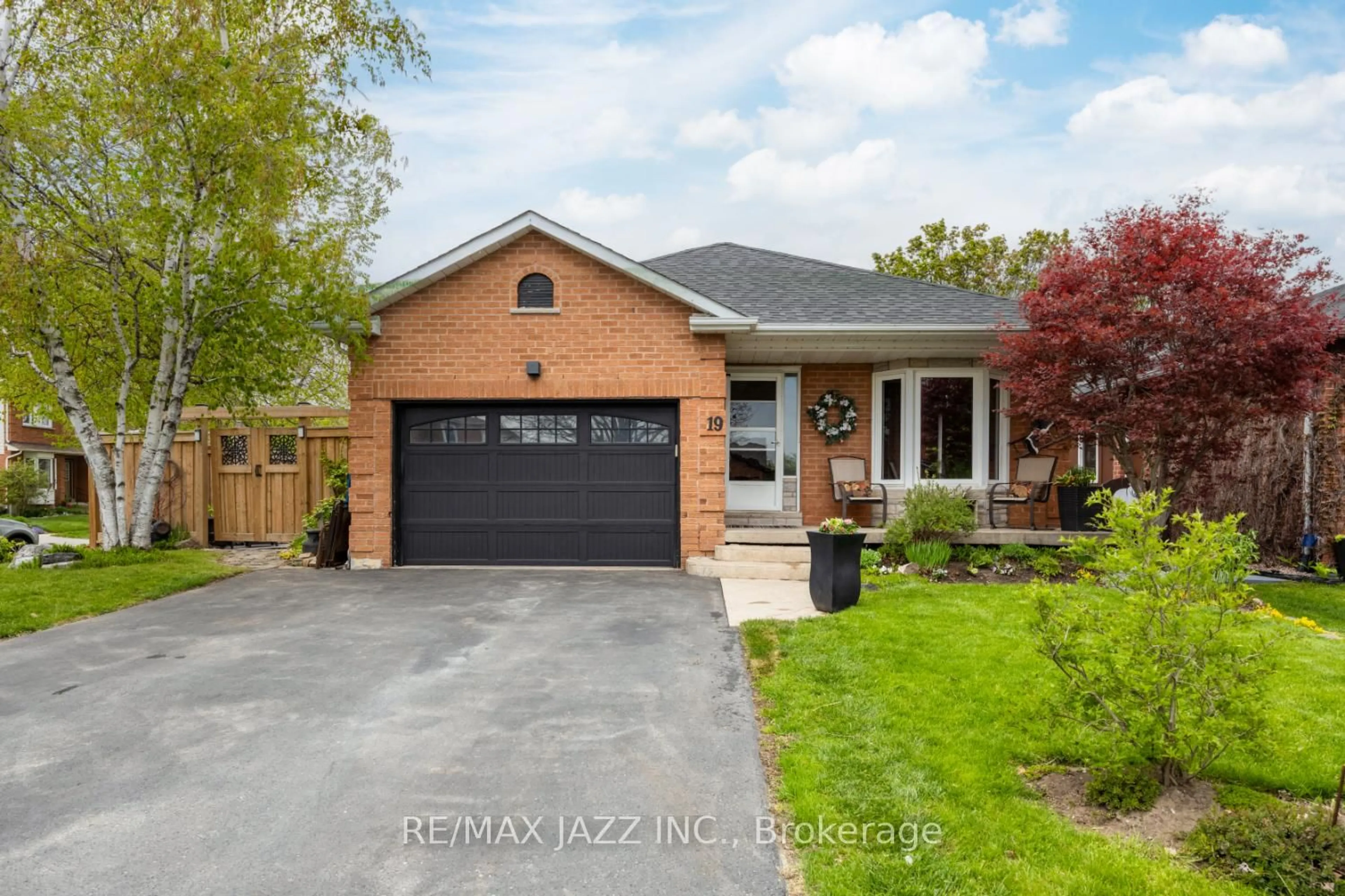 Home with brick exterior material, street for 19 Stephen Ave, Clarington Ontario L1E 1Z2