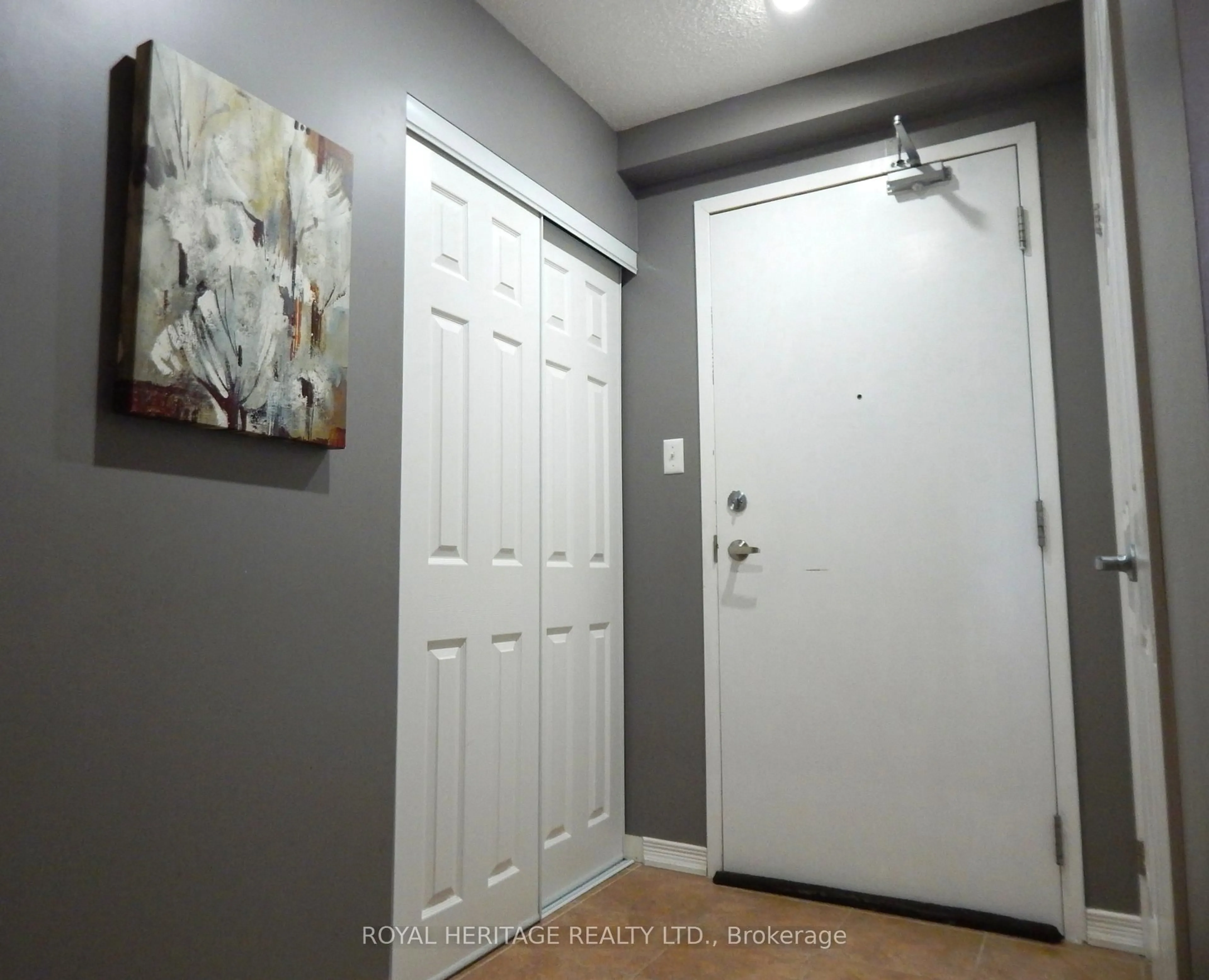 Indoor entryway for 132 Aspen Springs Dr #307, Clarington Ontario L1C 0H1