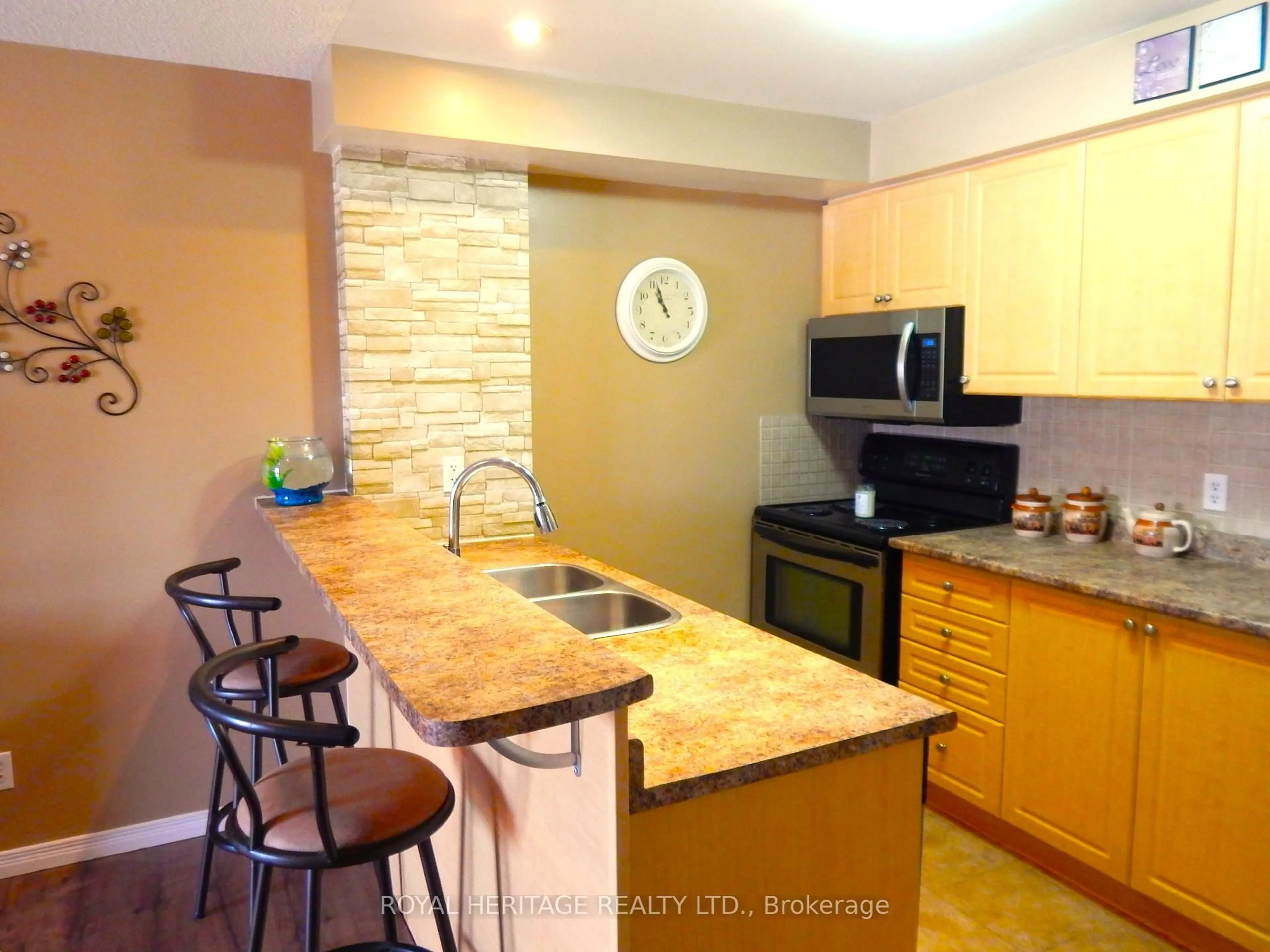 Standard kitchen, ceramic/tile floor for 132 Aspen Springs Dr #307, Clarington Ontario L1C 0H1