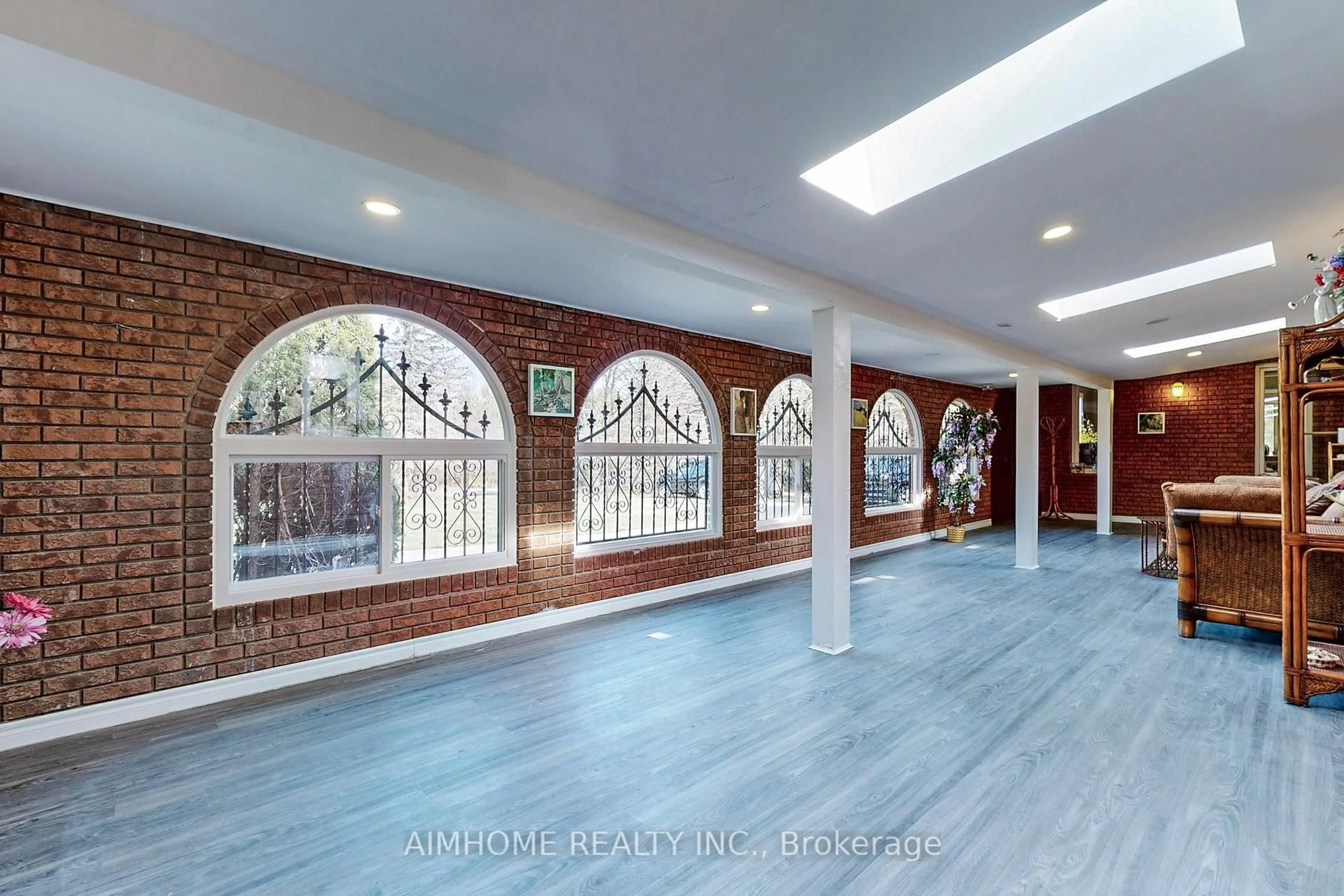 Indoor foyer for 6050 Cedar Park Rd, Clarington Ontario L1C 0W6
