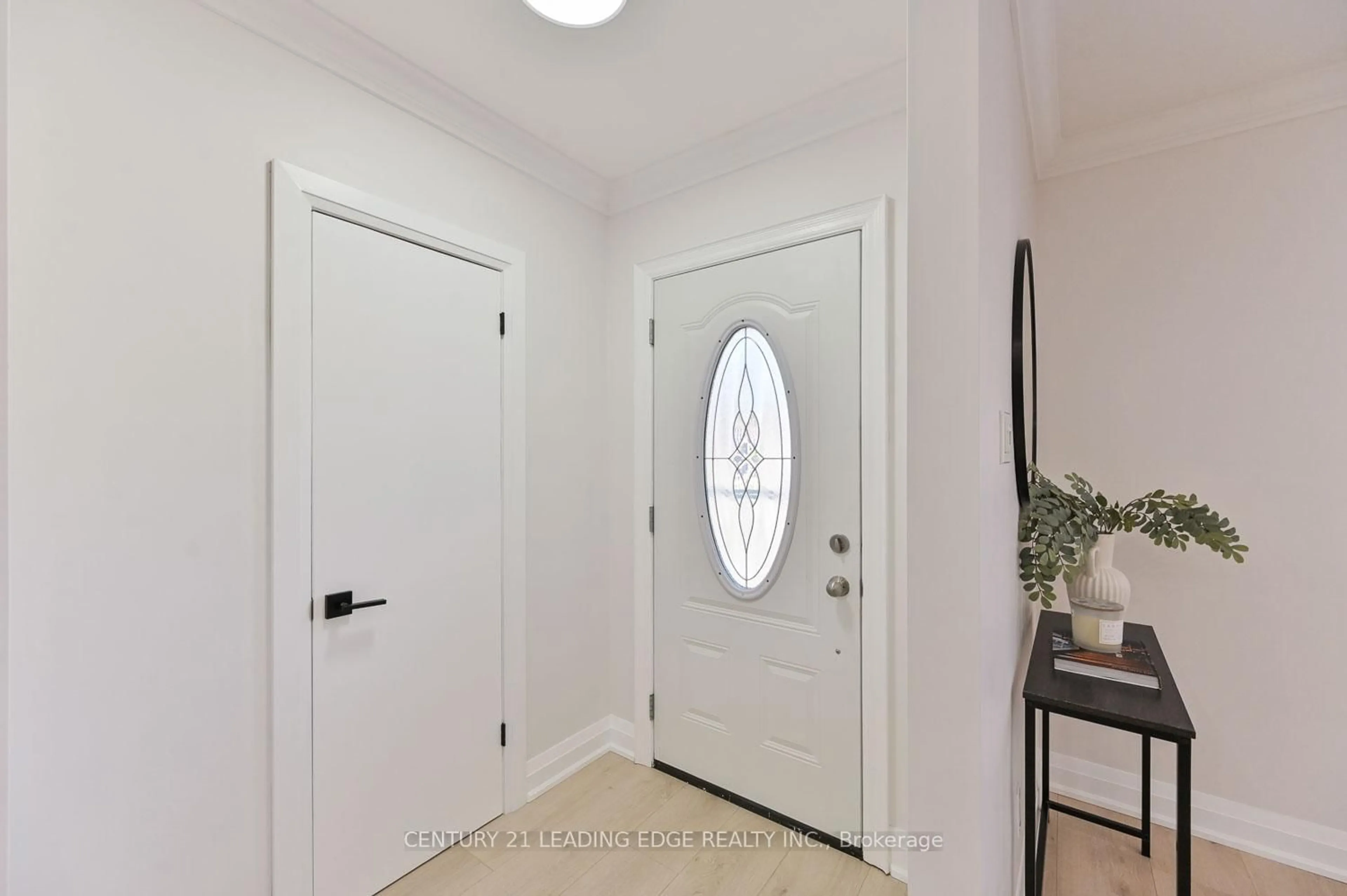 Indoor entryway for 54 Bimbrok Rd, Toronto Ontario M1K 4T9