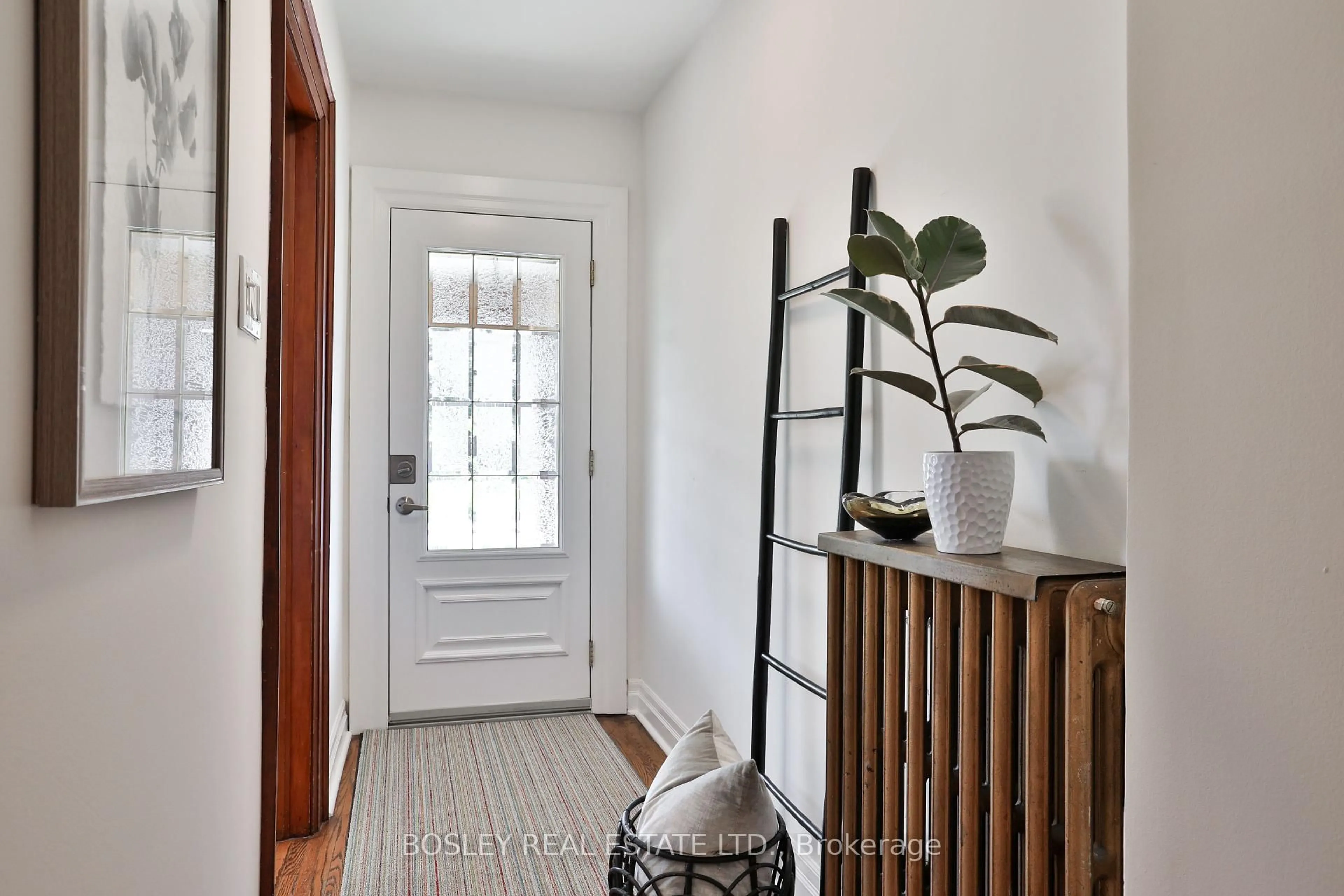 Indoor entryway for 5 Coleridge Ave, Toronto Ontario M4C 4H4