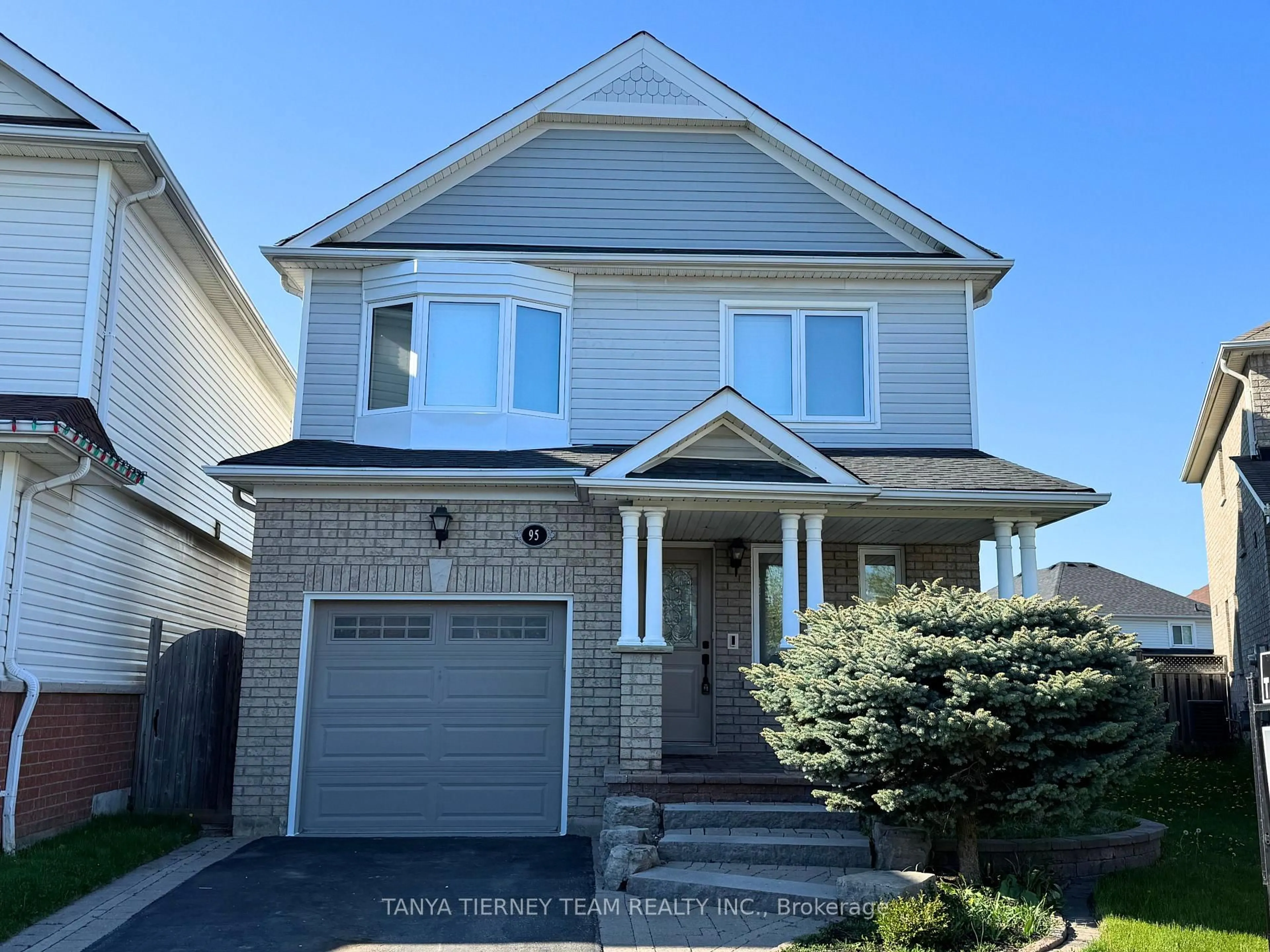 Home with vinyl exterior material, street for 95 Brownridge Pl, Whitby Ontario L1P 1W1