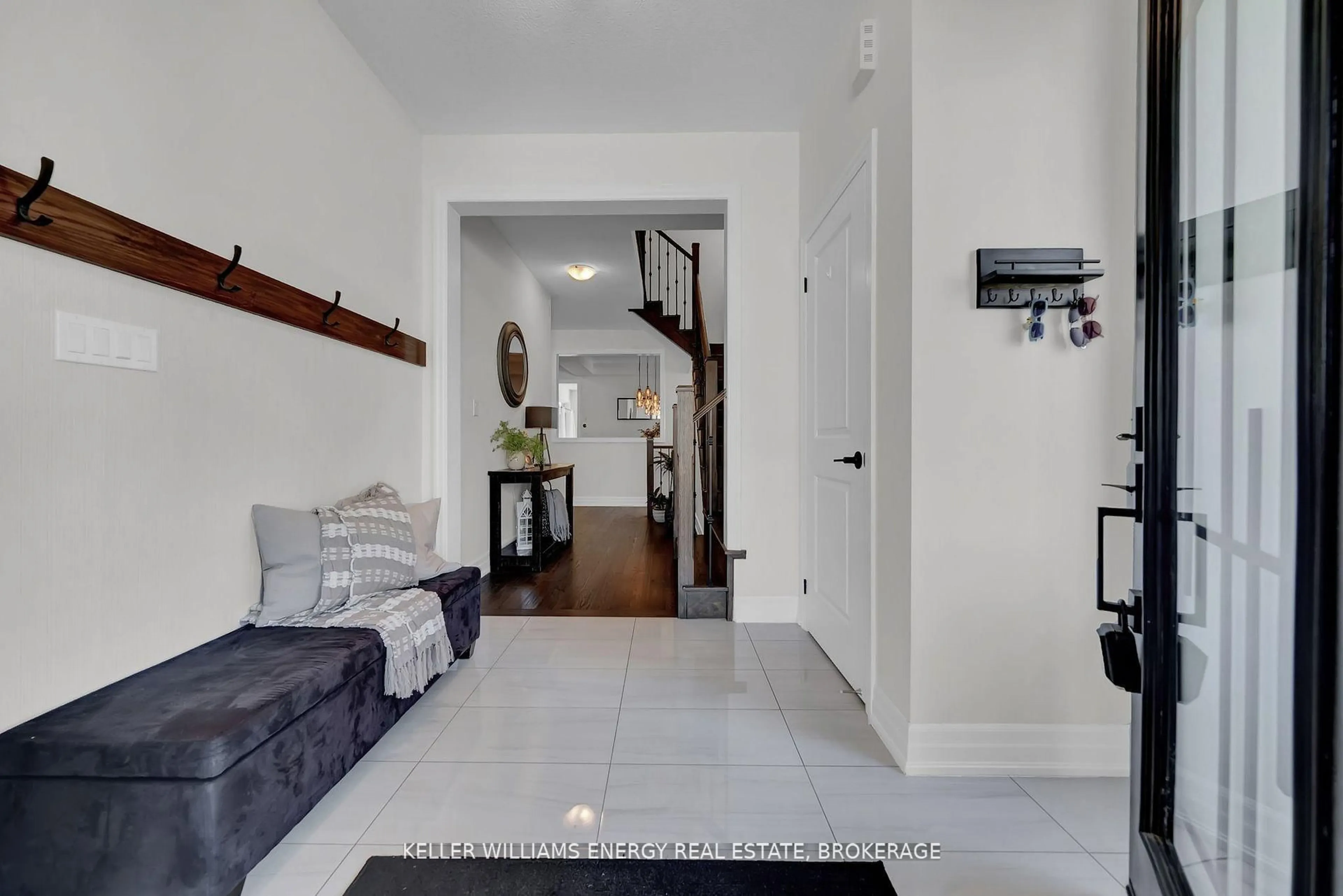 Indoor entryway for 6 Hayeraft St, Whitby Ontario L1P 0C6