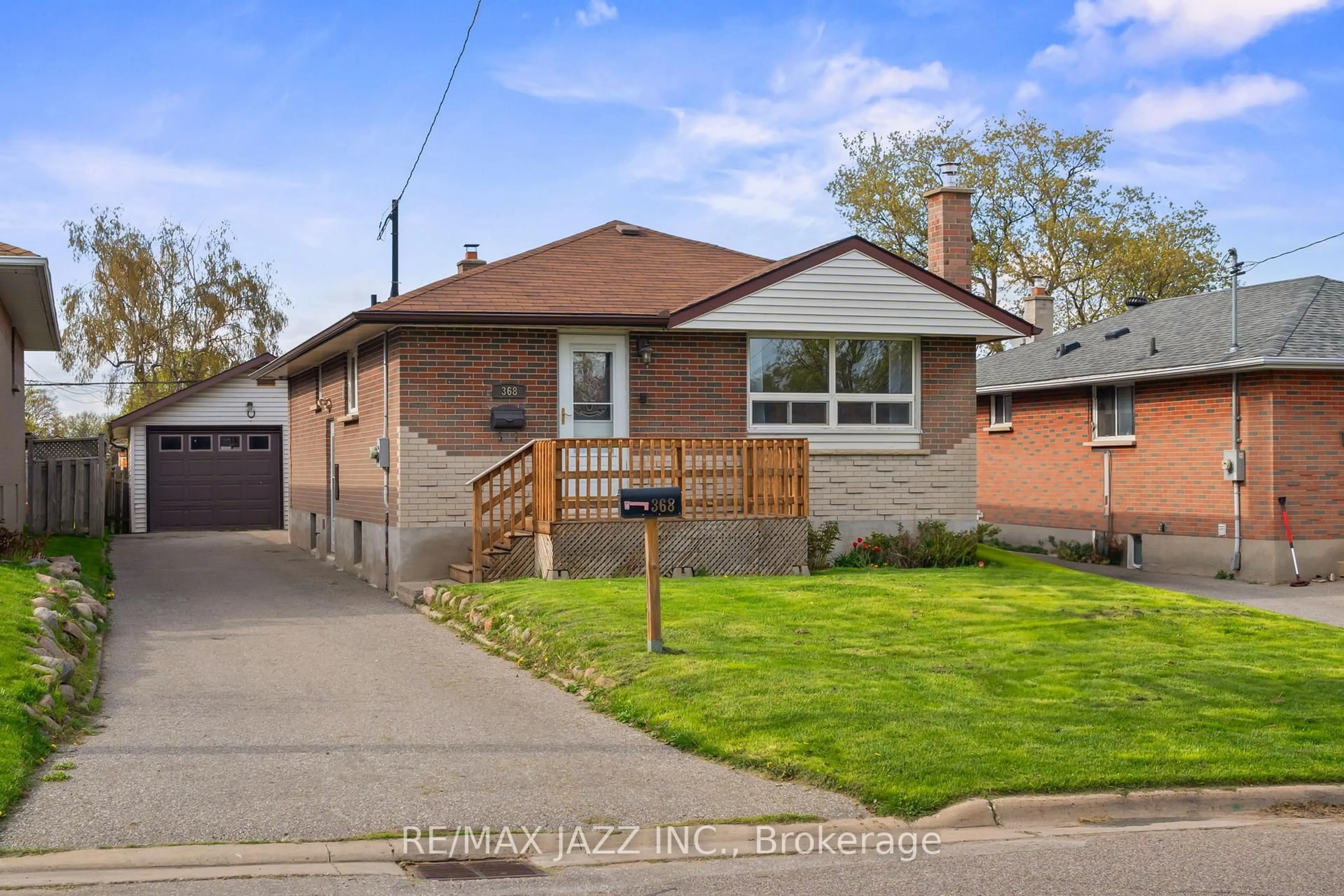 Home with brick exterior material, street for 368 Wolfe St, Oshawa Ontario L1H 3V1