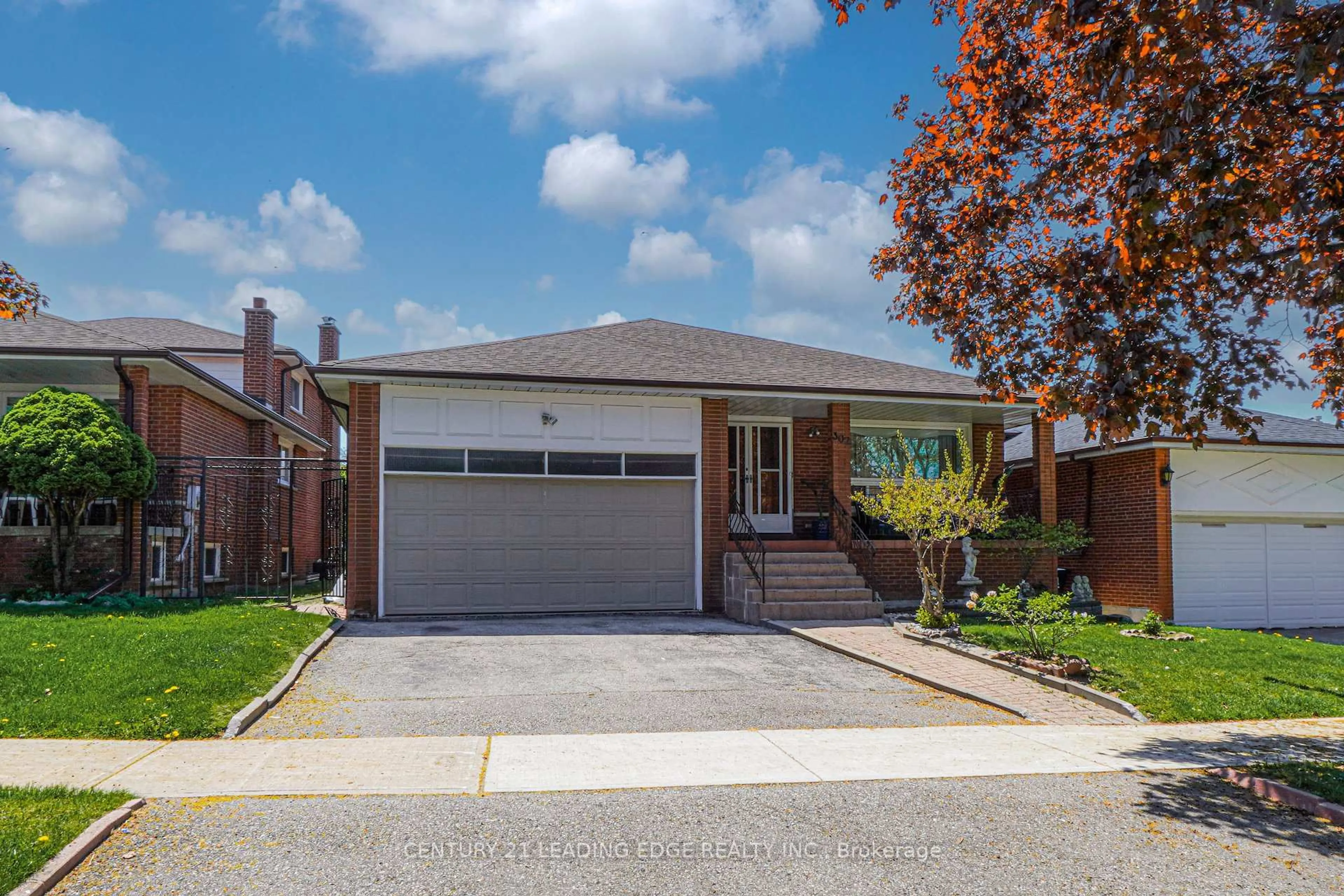 Home with brick exterior material, street for 302 Huntsmill Blvd, Toronto Ontario M1W 3C8