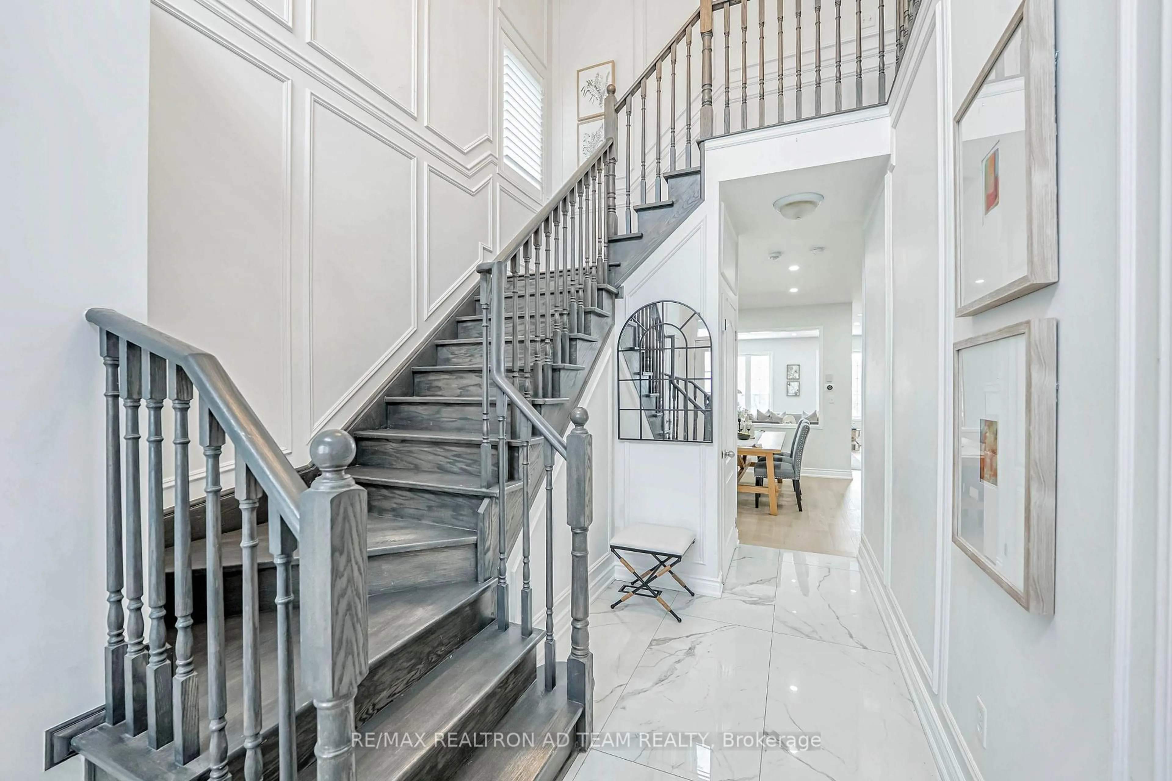 Stairs for 2440 Secreto Dr, Oshawa Ontario L1L 0H6