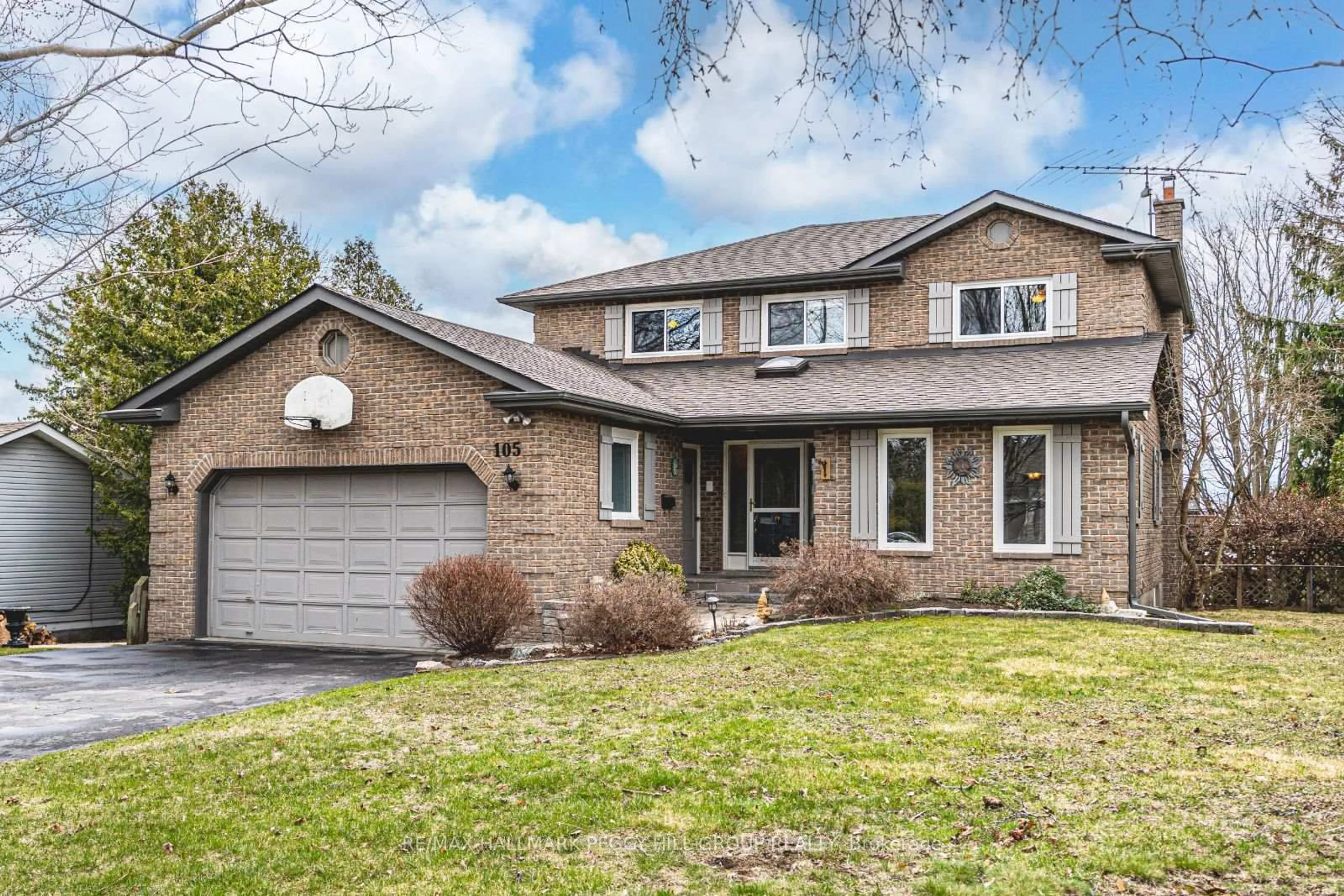 Home with brick exterior material, street for 105 Broadview Ave, Whitby Ontario L1N 2G6