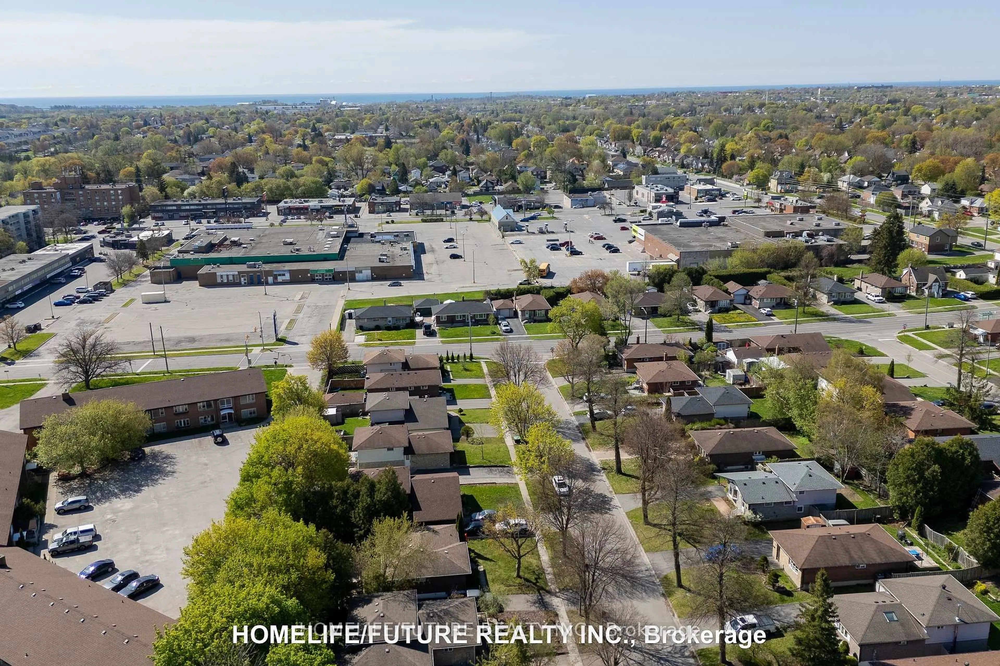 A pic from outside/outdoor area/front of a property/back of a property/a pic from drone, street for 159 Claymore Cres, Oshawa Ontario L1G 6G3