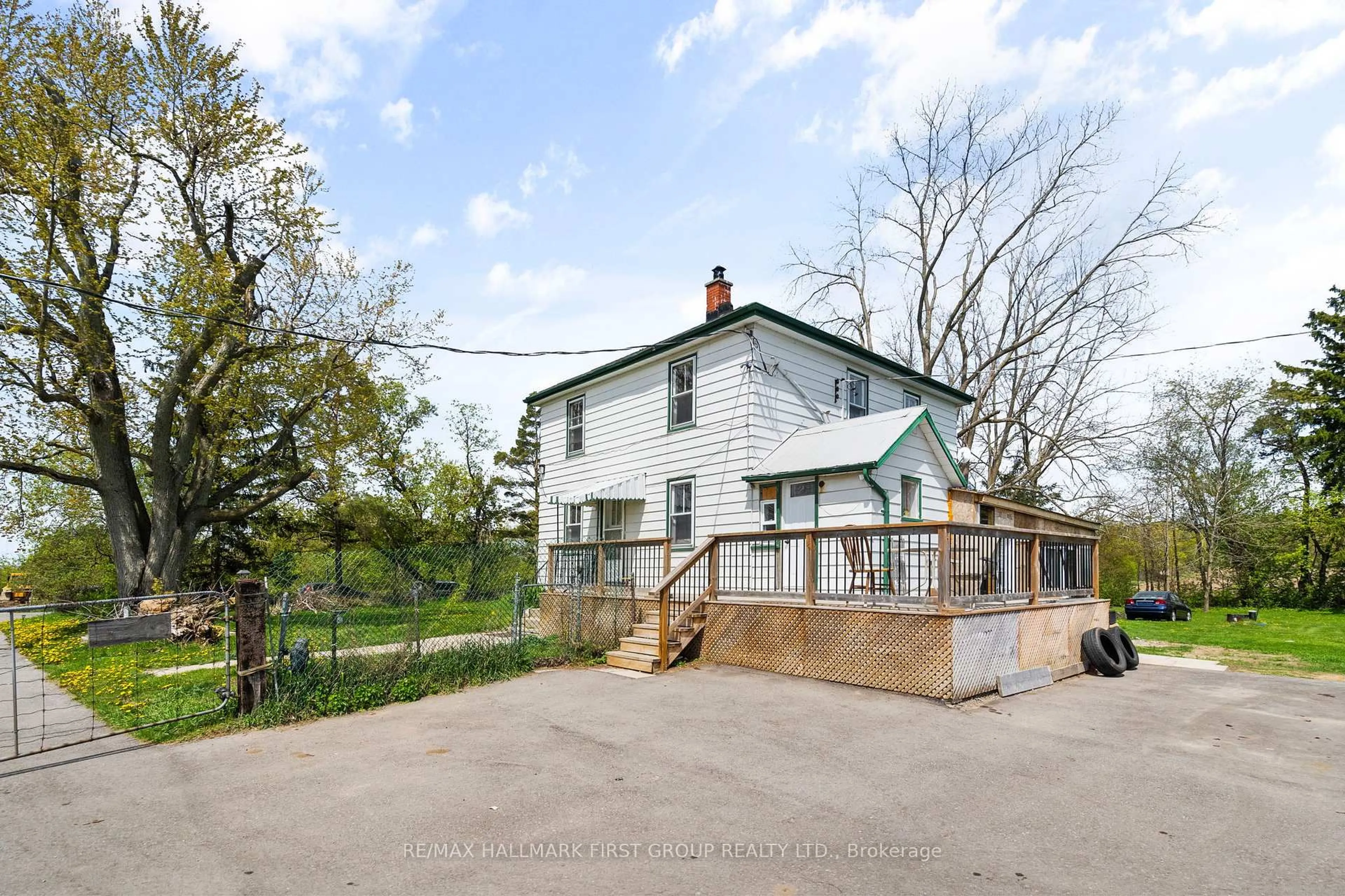 A pic from outside/outdoor area/front of a property/back of a property/a pic from drone, building for 10239 Cochrane Rd, Clarington Ontario L0B 1B0