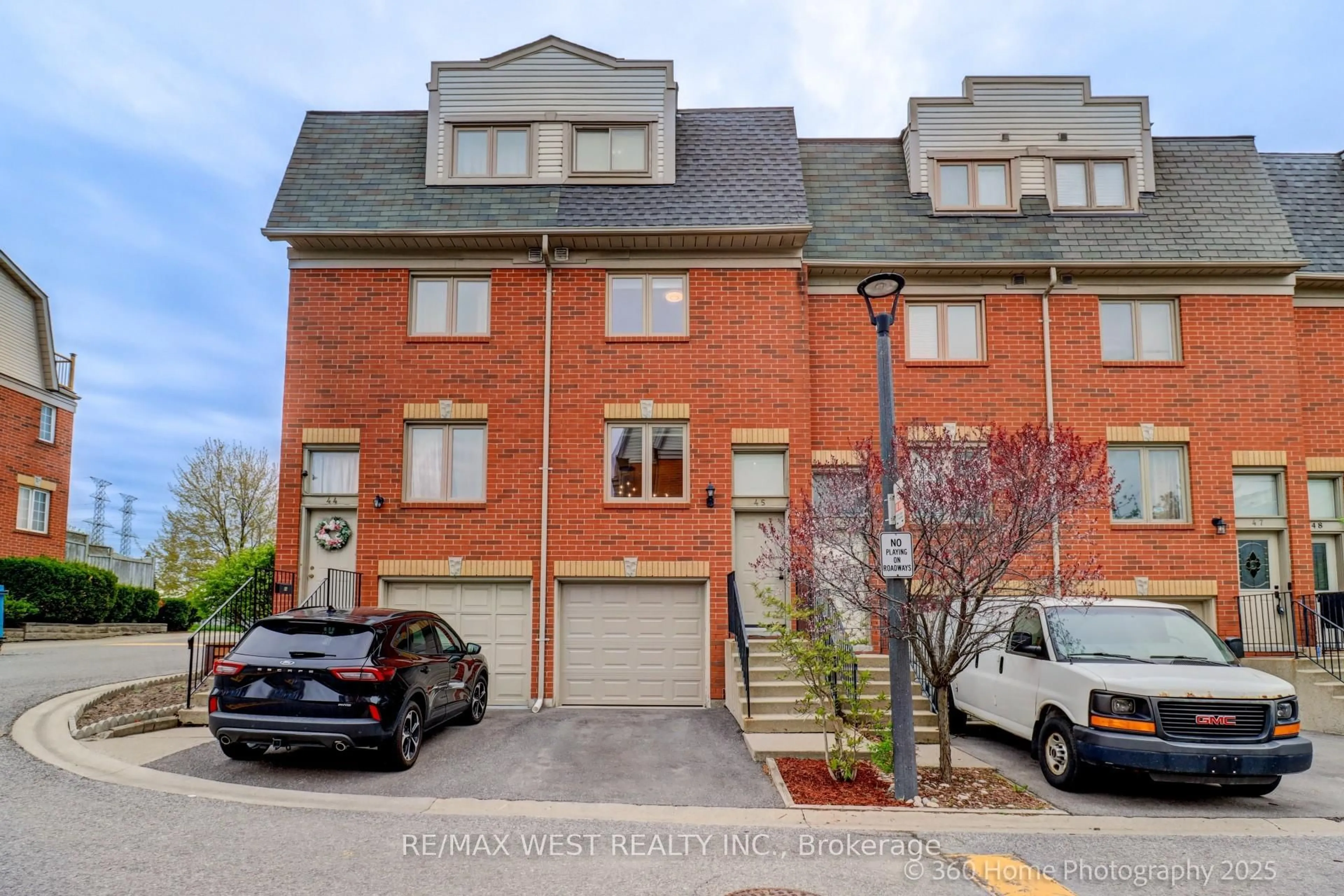 Home with brick exterior material, street for 1635 Pickering Pkwy #45, Pickering Ontario L1V 6W8