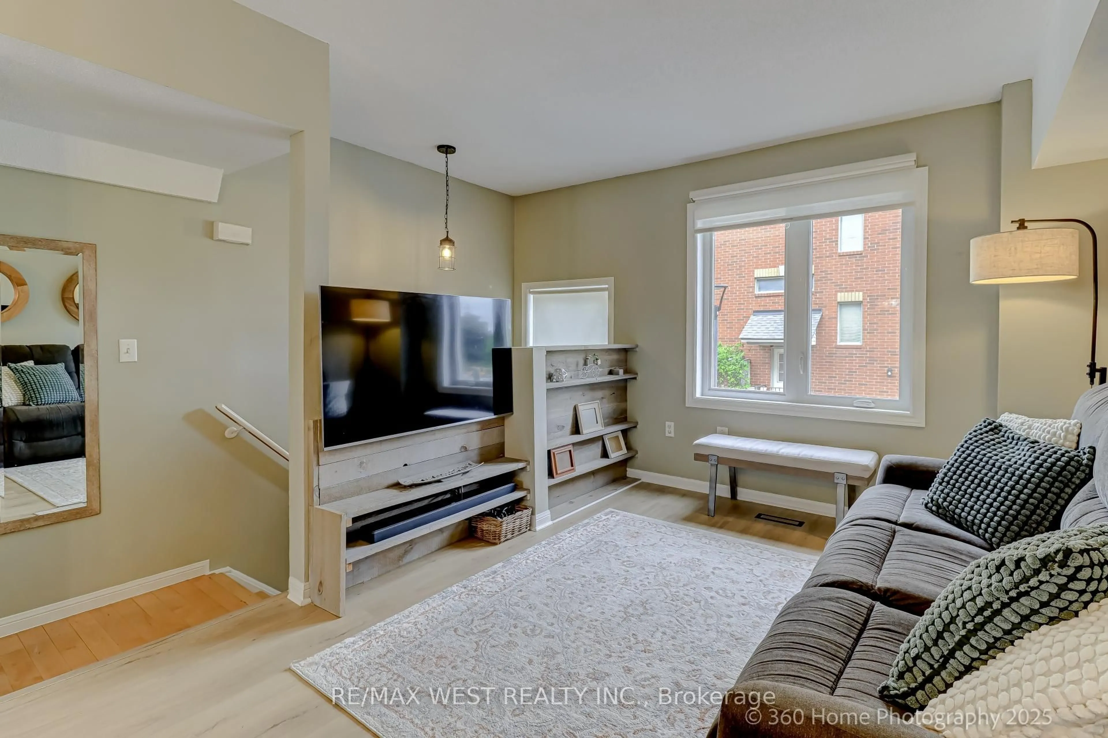 Living room with furniture, unknown for 1635 Pickering Pkwy #45, Pickering Ontario L1V 6W8