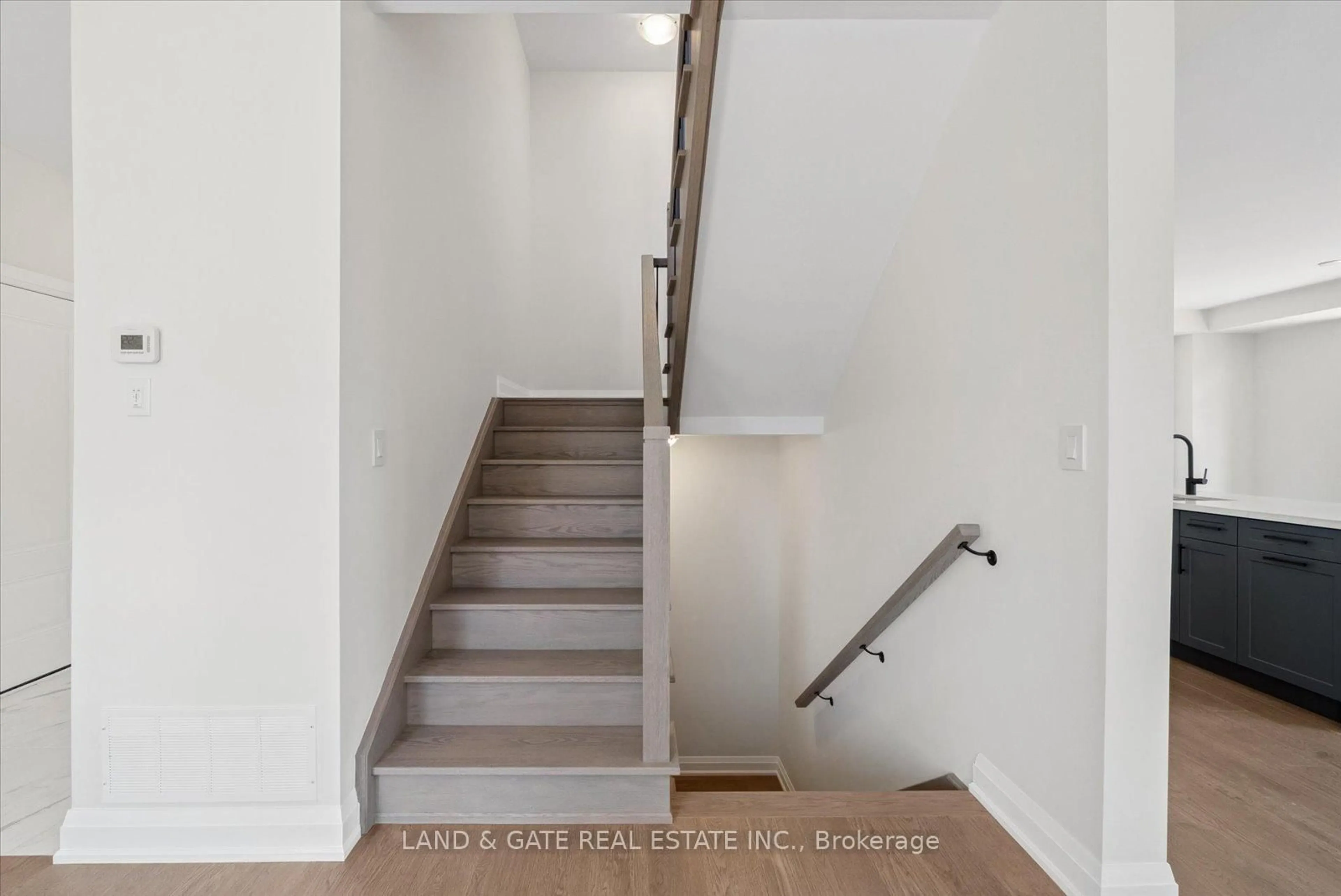 Stairs for 965 Queensdale Ave, Oshawa Ontario L1H 1H4