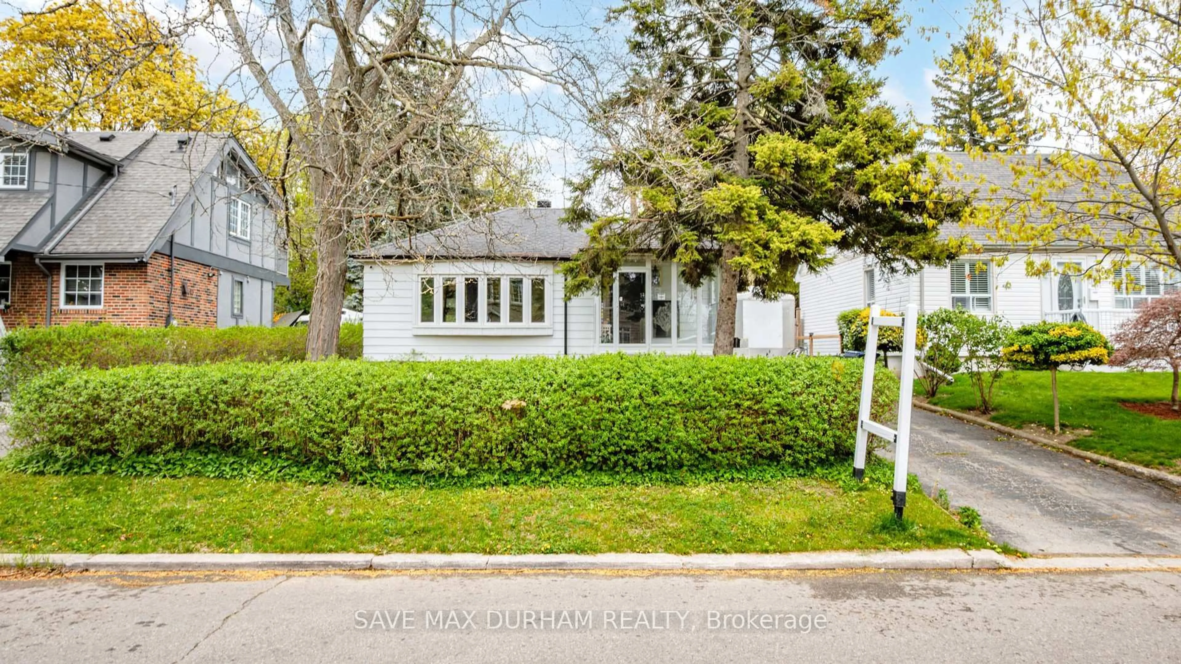 Unknown for 165 Harewood Ave, Toronto Ontario M1M 2S1