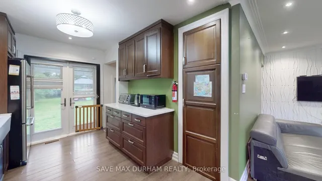 Additional image 33 of 165 Harewood Ave