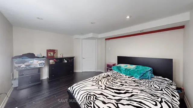 Additional image 18 of 165 Harewood Ave