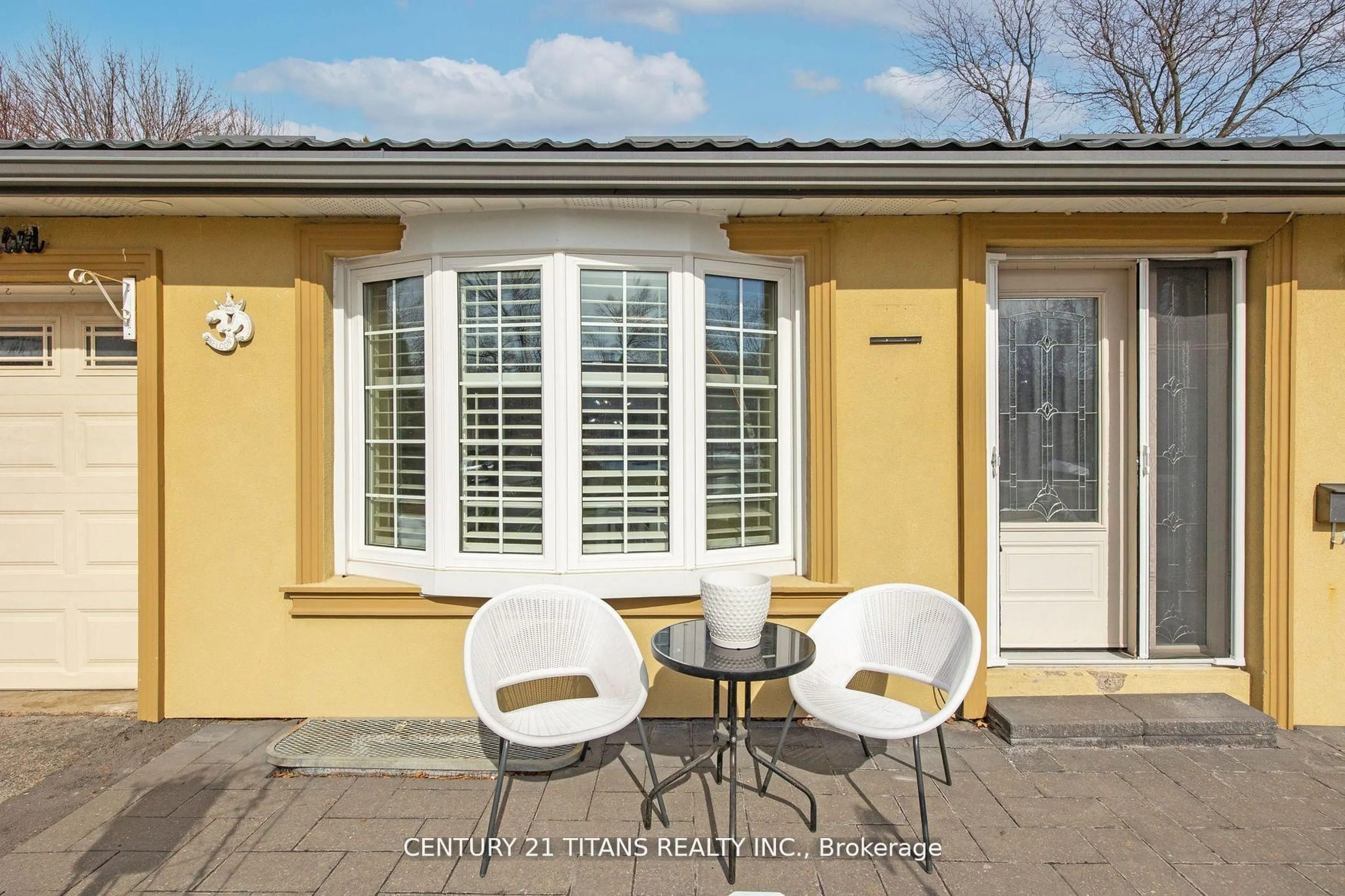 Patio, street for 111 Dolly Varden Blvd, Toronto Ontario M1H 2K7